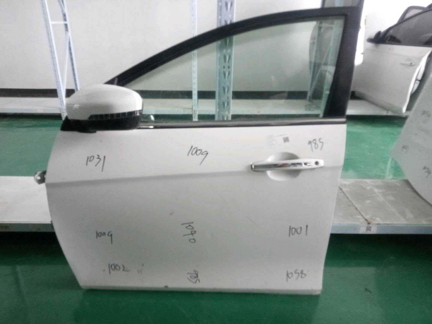 106200264202 前门壳(左)