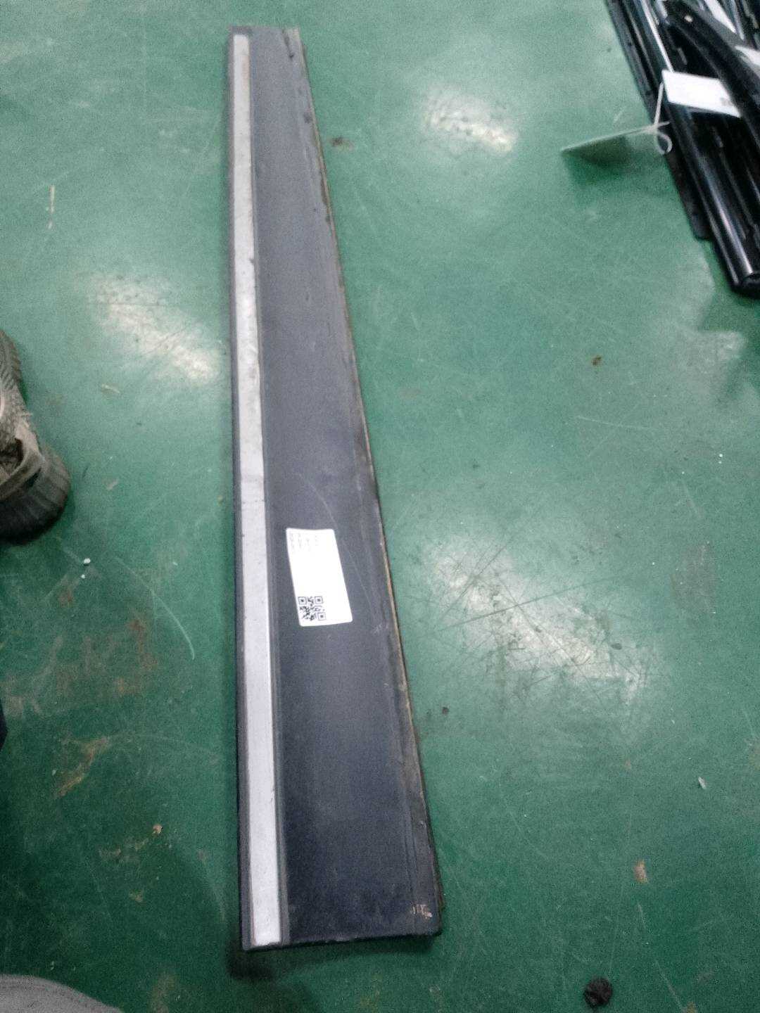 51138052082 前门饰条(右)