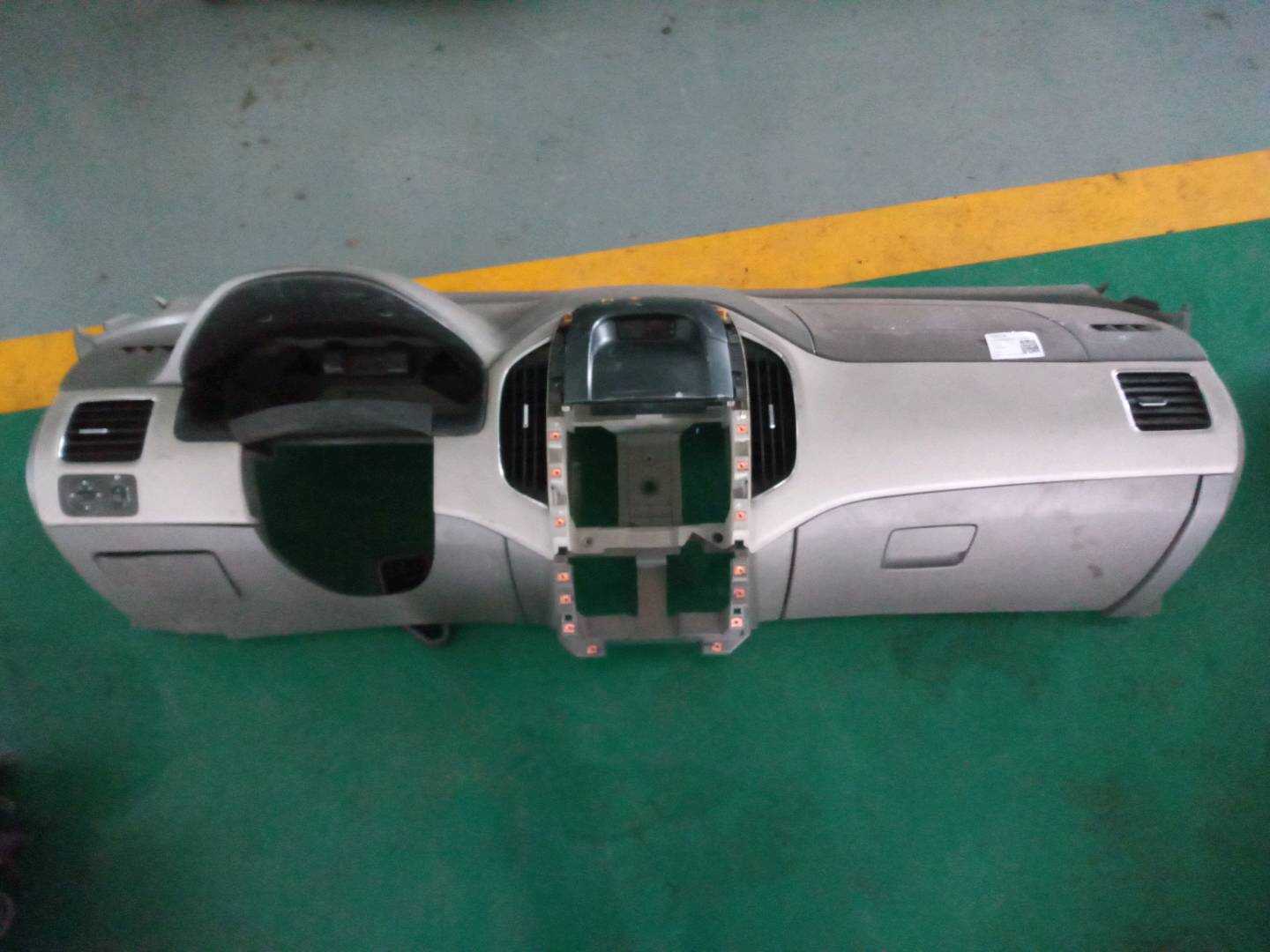 24562301 仪表台壳