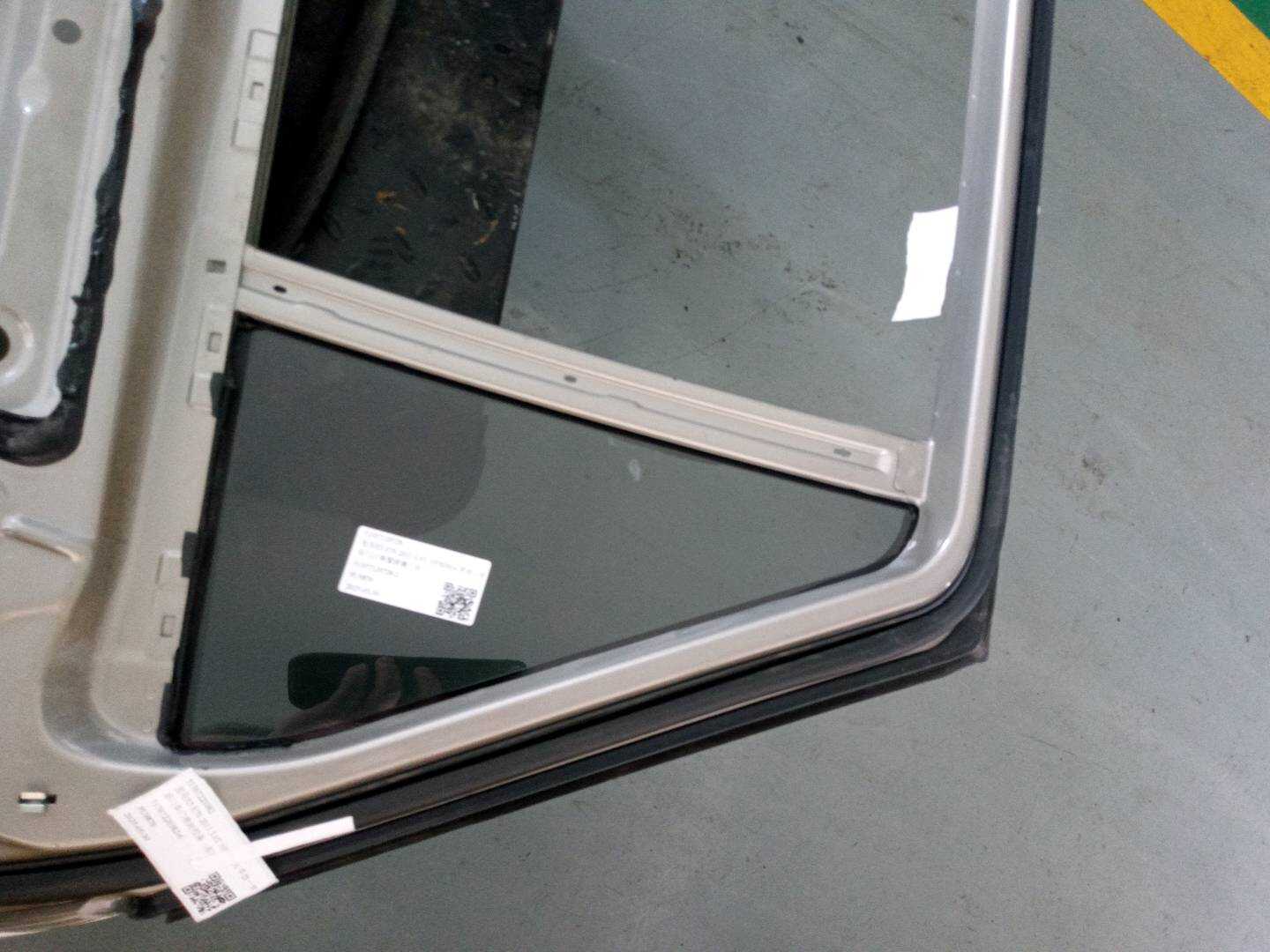 51357129728 后门三角窗玻璃（右）