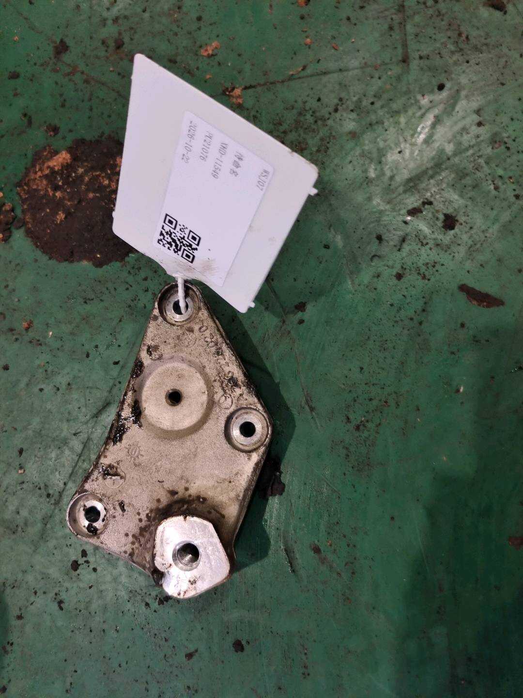 A2662230204 Engine Bracket, Left
