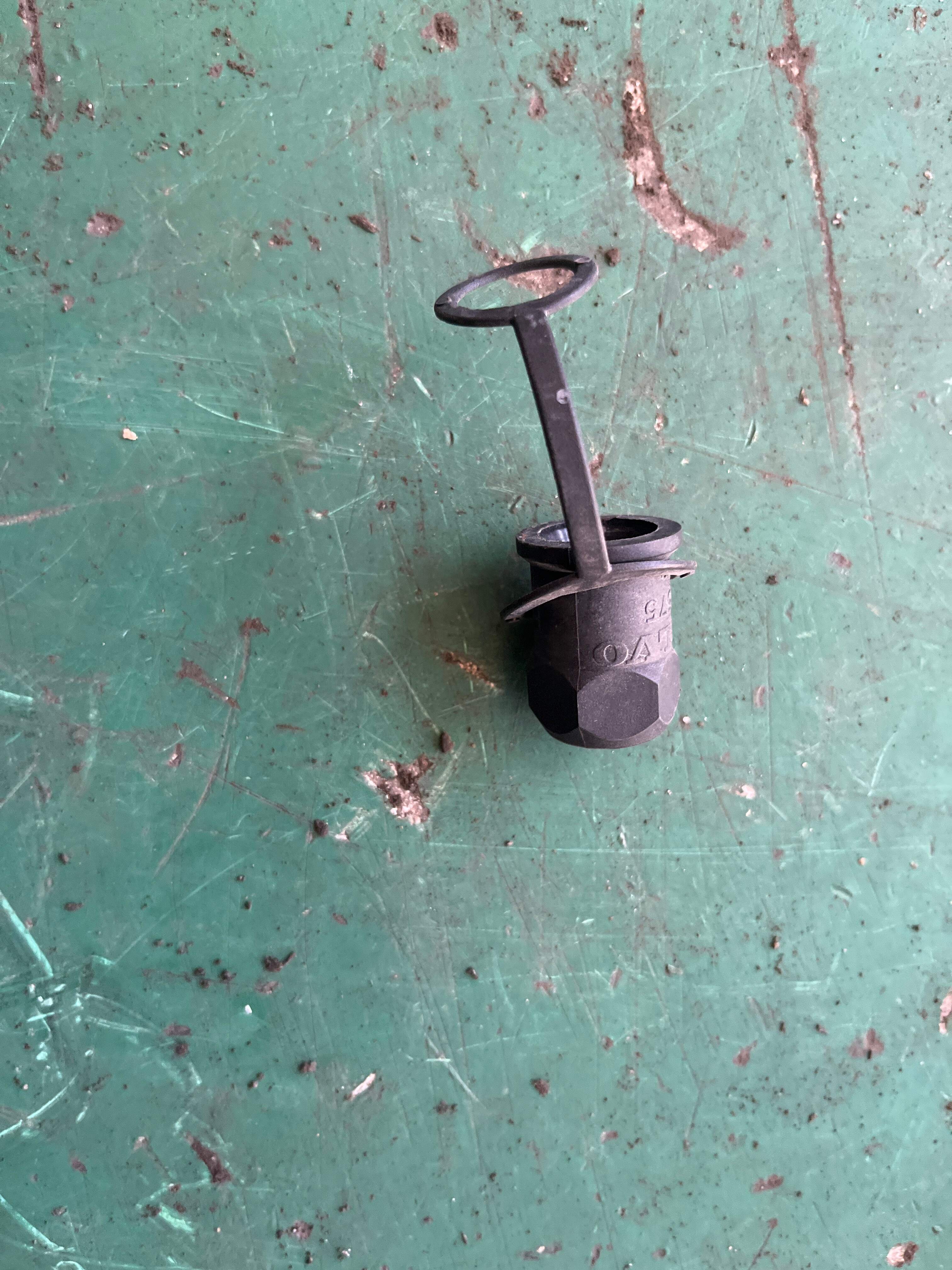 LR002654 A/C Low Pressure Service Valve Cap
