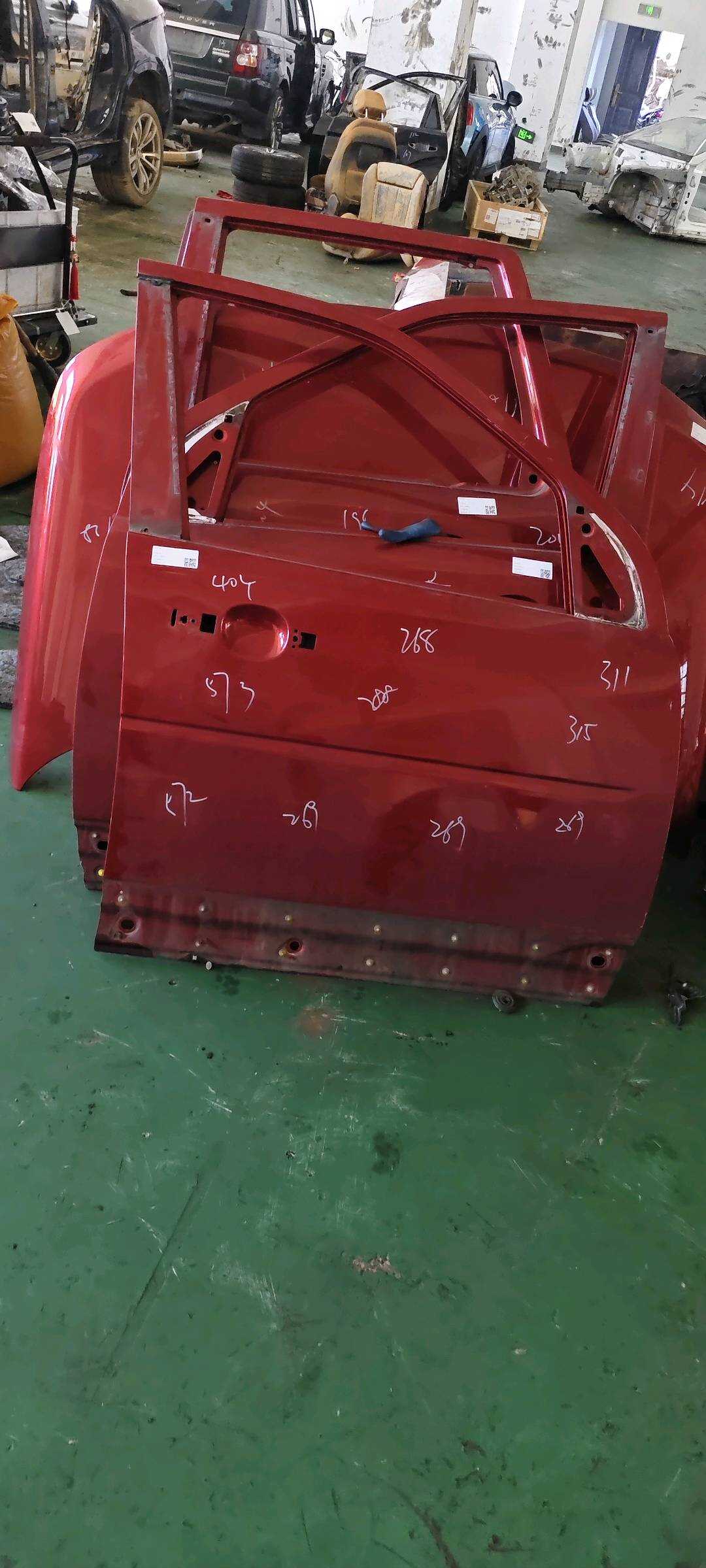 LR005656 前门壳（右）