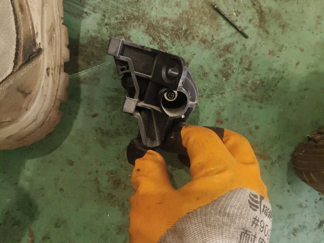 4F1823633B 前机盖拉线手柄底座