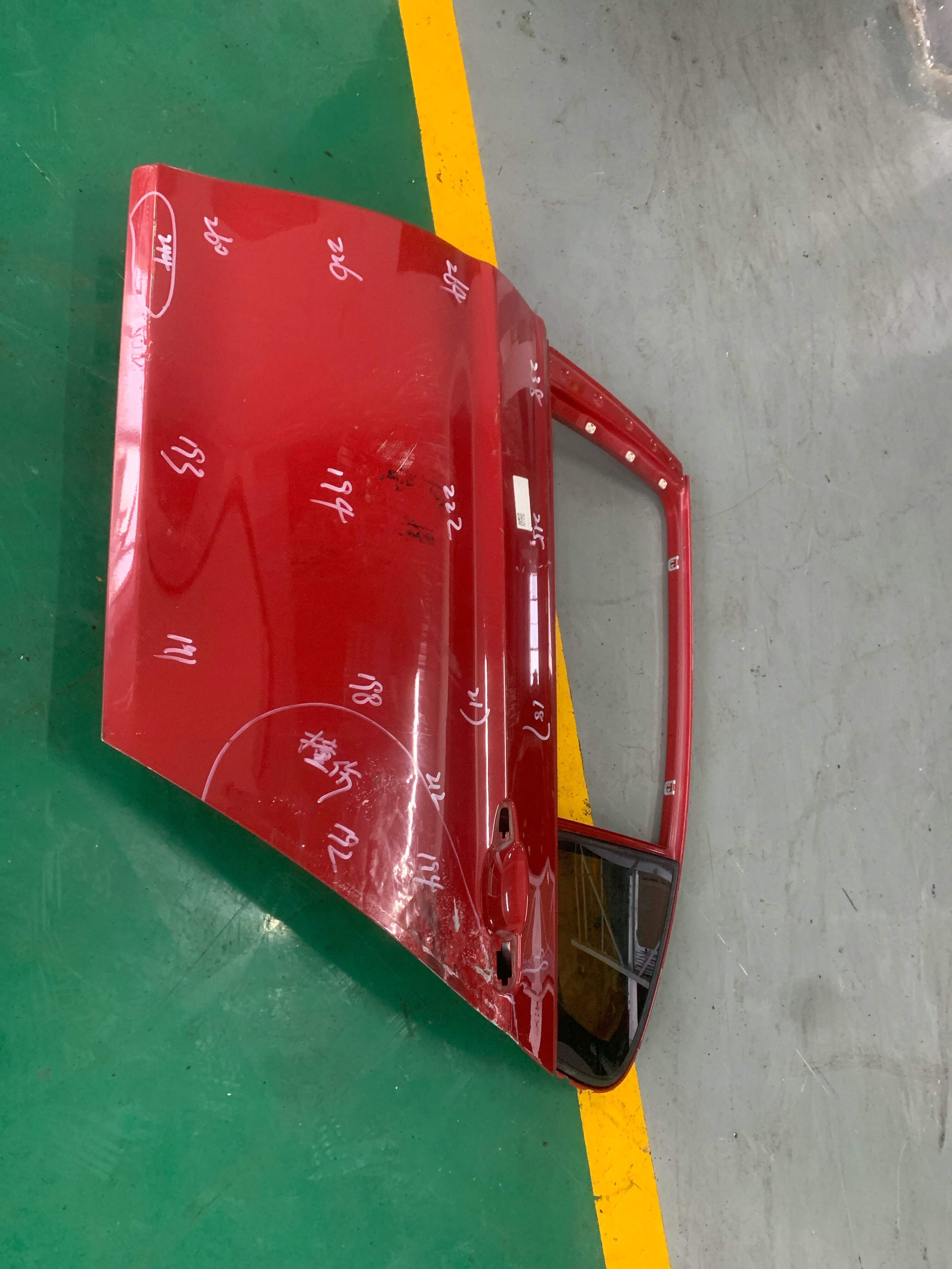 41007298537 后门壳(左)