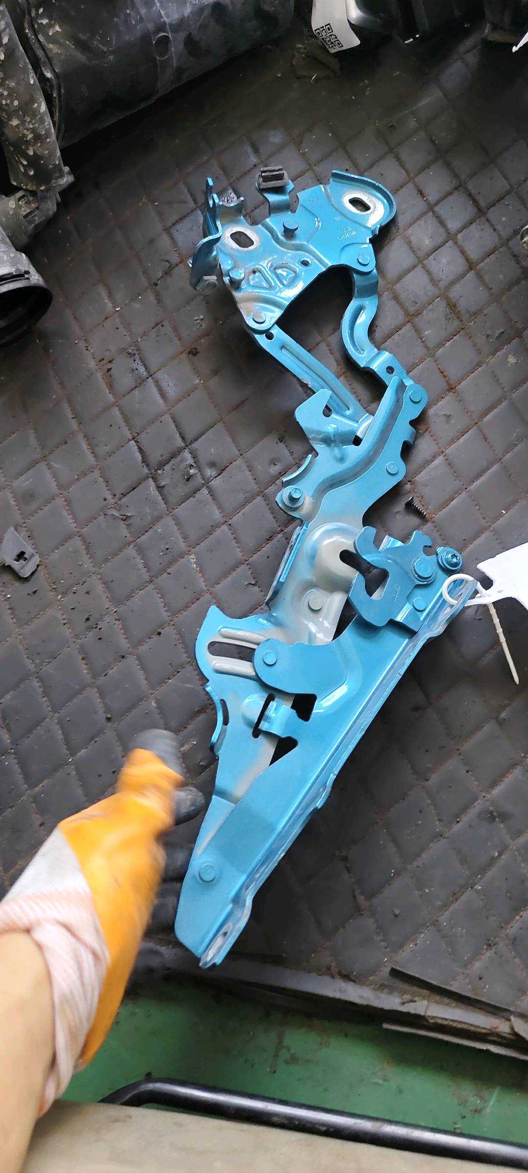 41009465225 Front Hood Hinge, Left