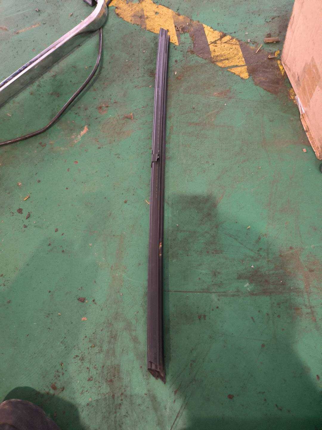 51332990302 前门玻璃压条(右内)