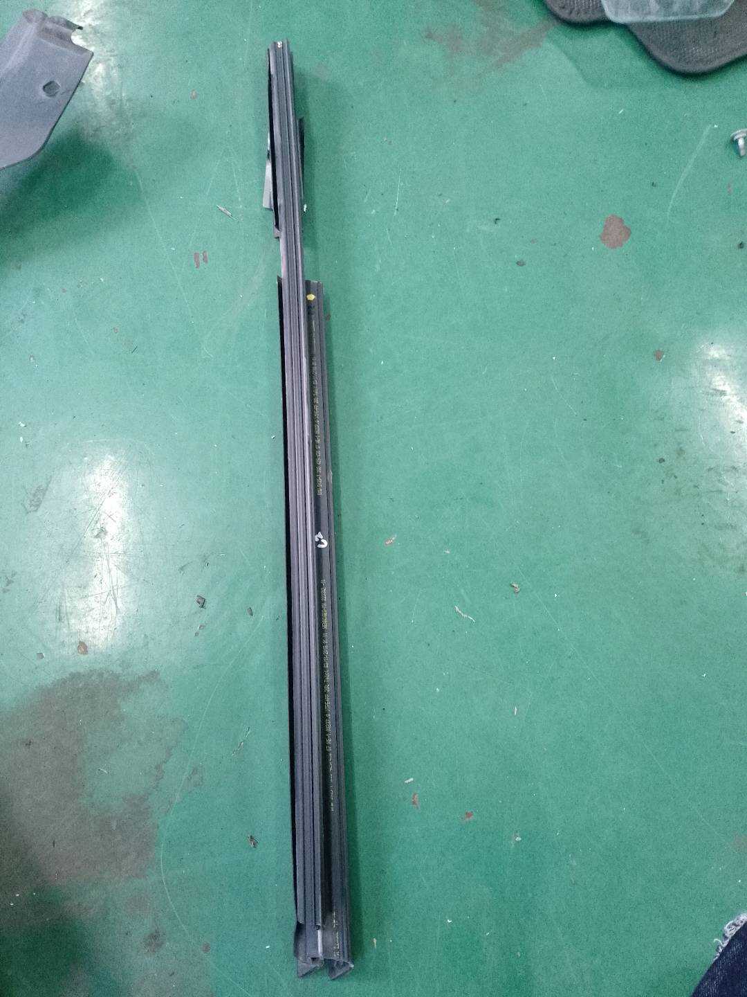 51357410040 后门玻璃压条(右外)
