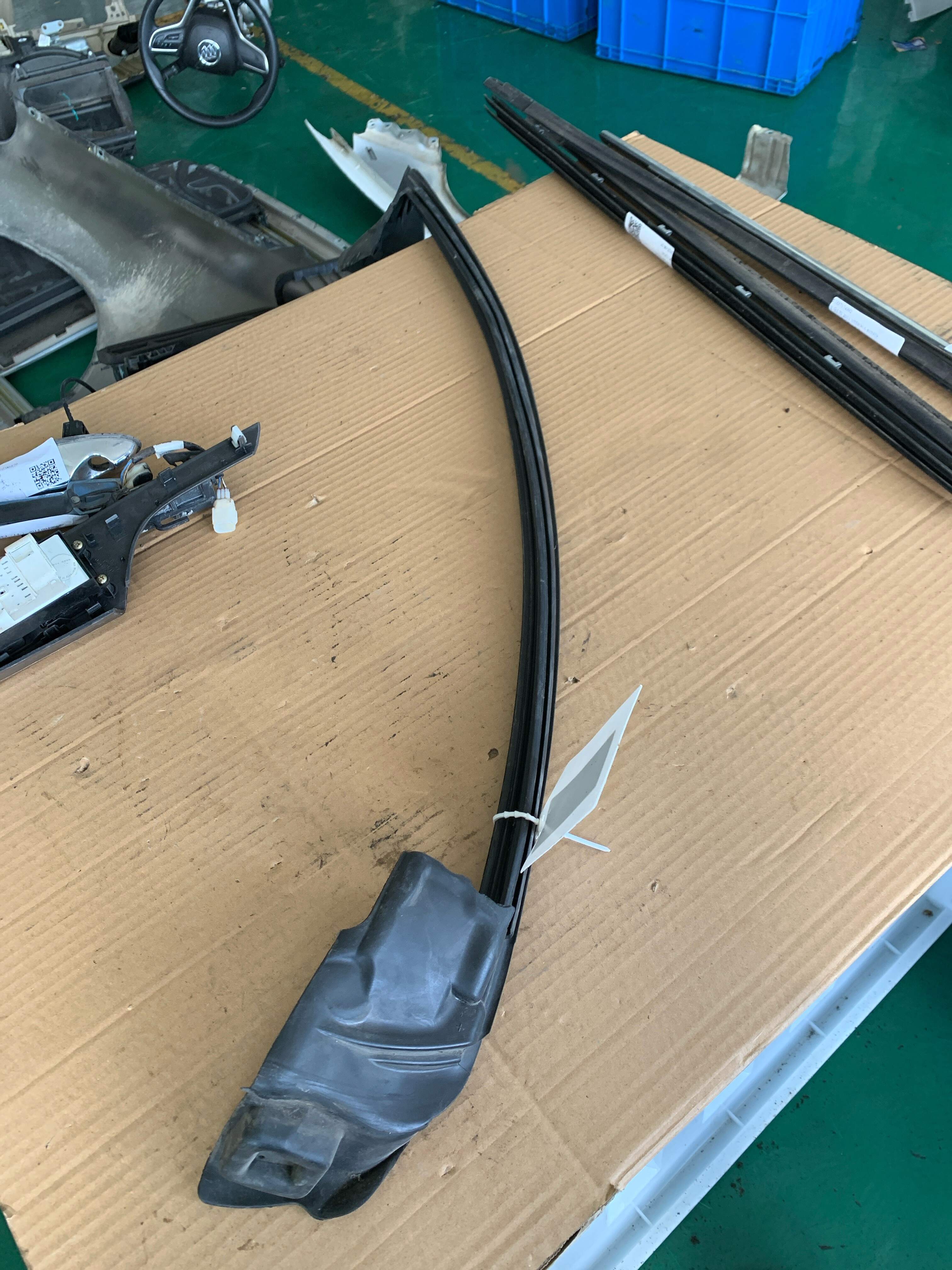51337146089 前门玻璃压条(左内)