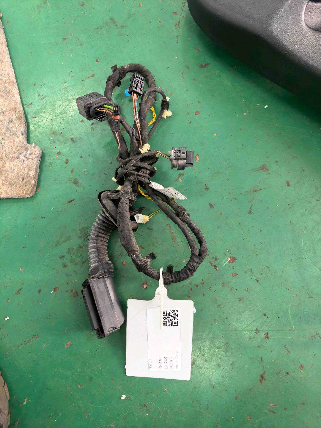 61129323481 后门线束(右)