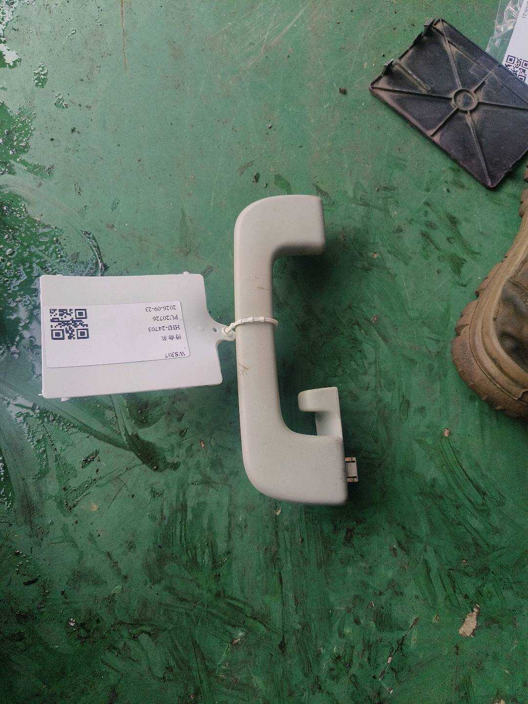 8R0857608D 车顶扶手（右后）