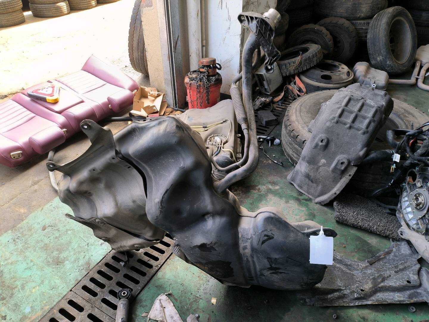 L4GD201060 Fuel Tank