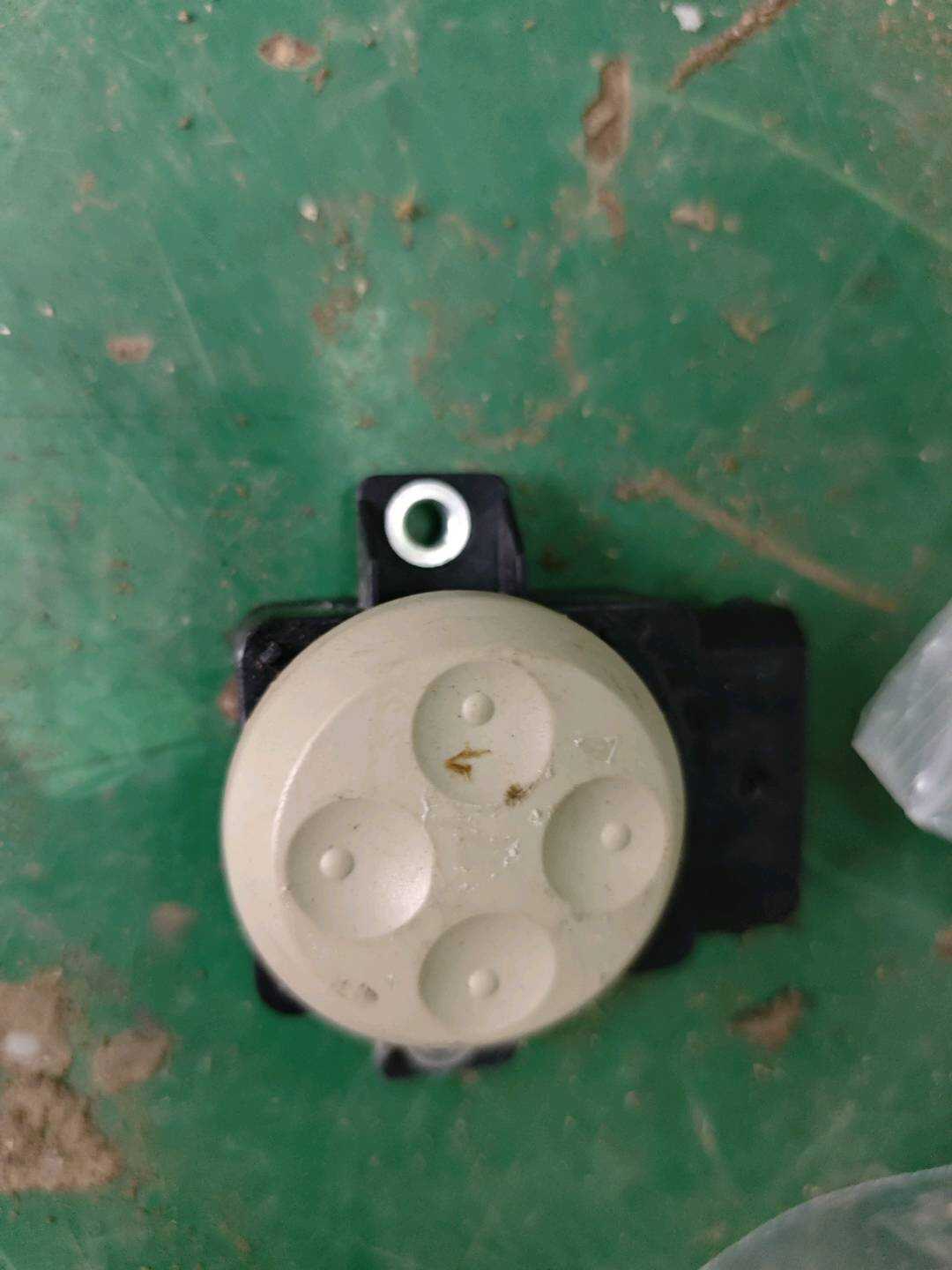 L8E09597778X5 副驾驶员座椅腰托调节开关