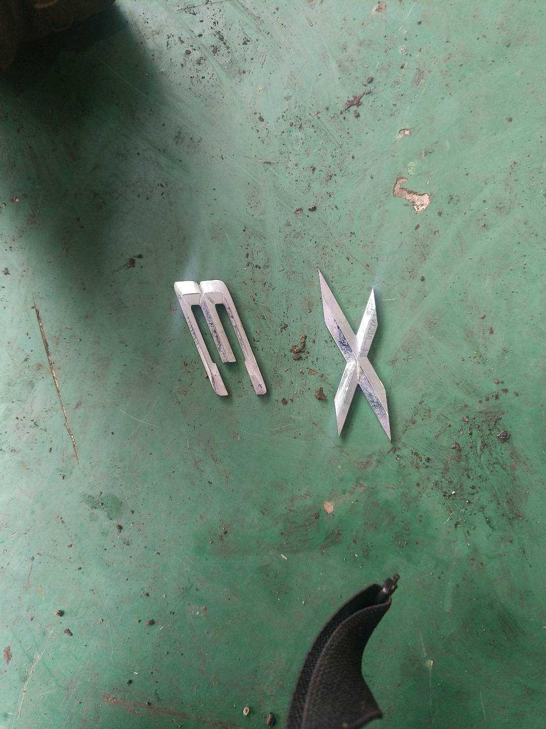 51147362473 尾盖字标(车名)