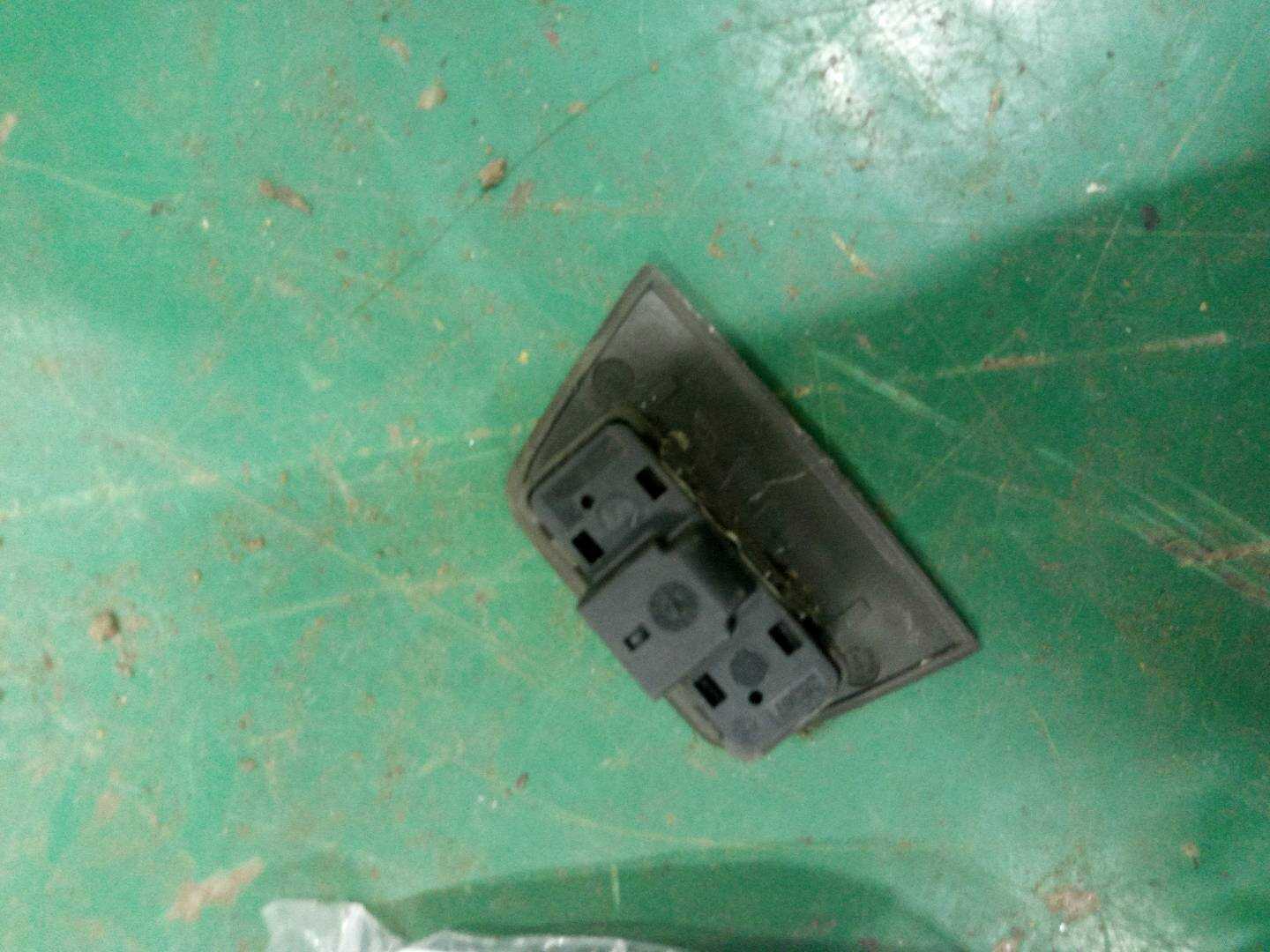 4L1959833 燃油箱盖开关