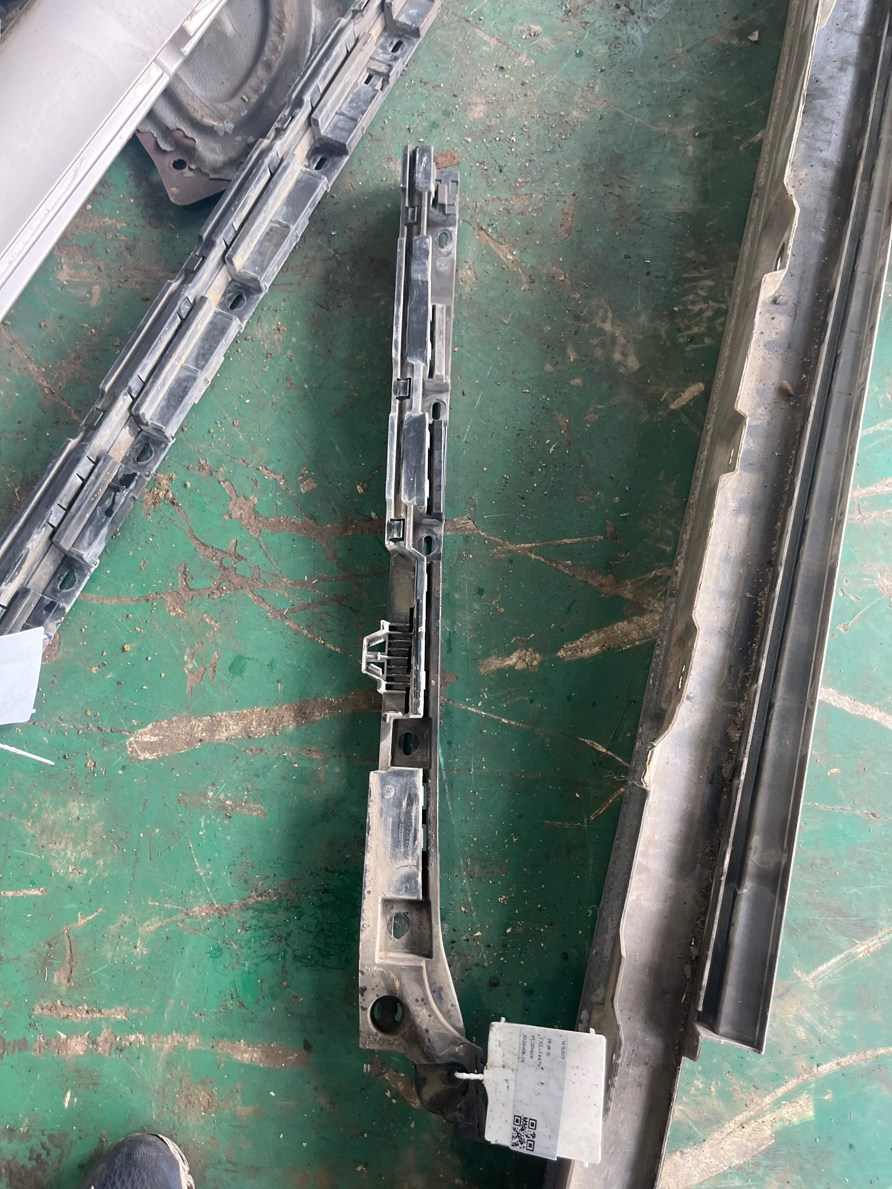 51777204021 Rocker Panel Bracket, Rear Left