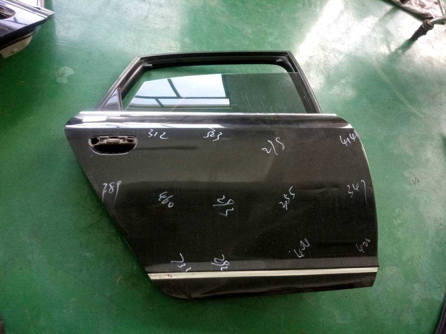L4FD833052C 后门壳（右）