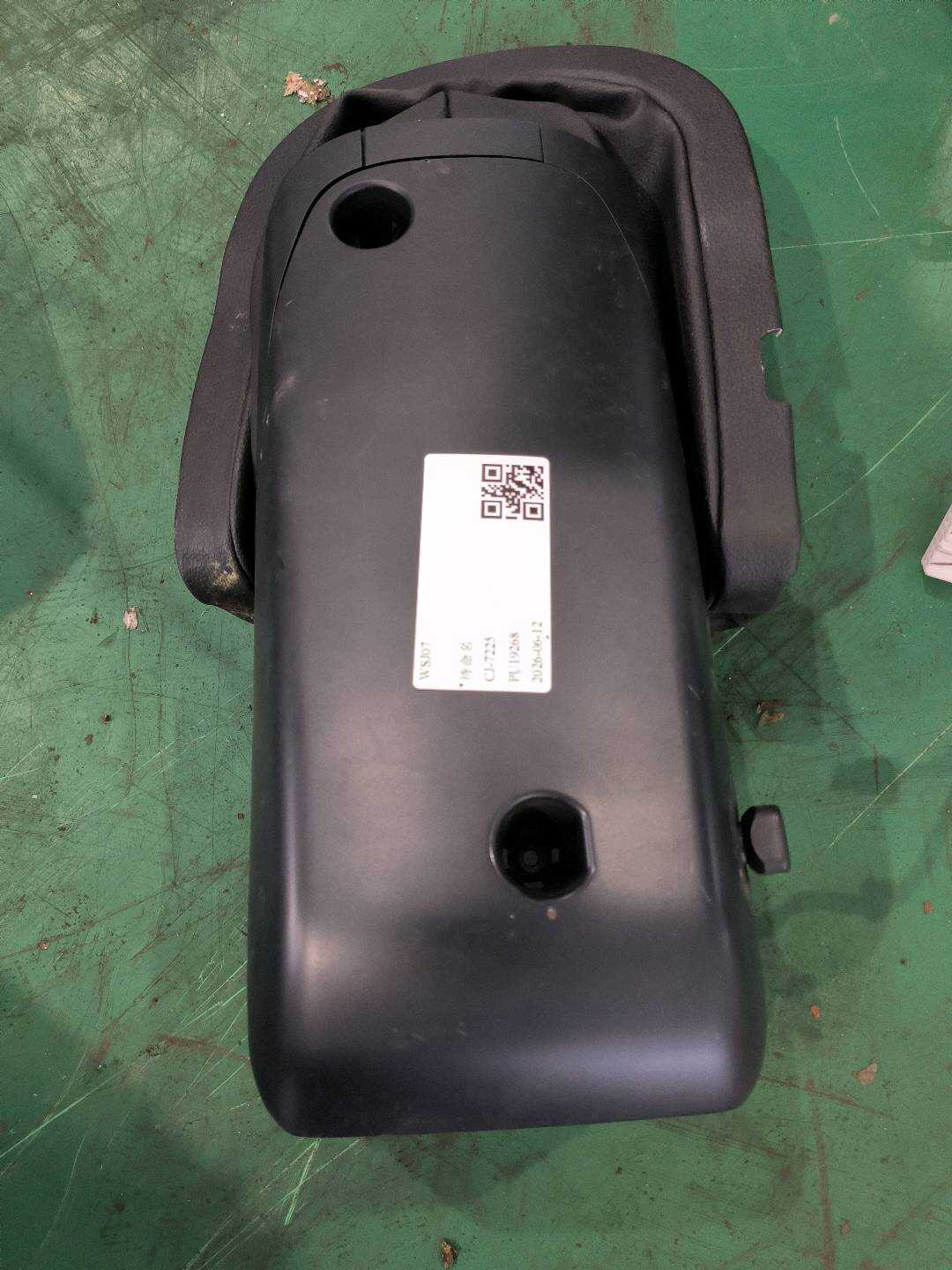 P0055391AD 转向管柱上护罩