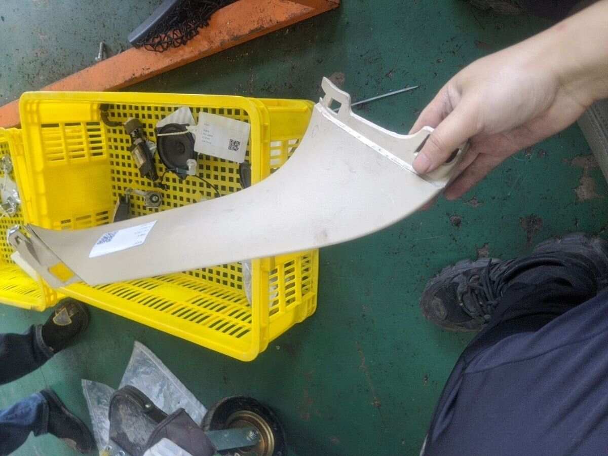 6479248060A0 尾盖内饰板（左上）