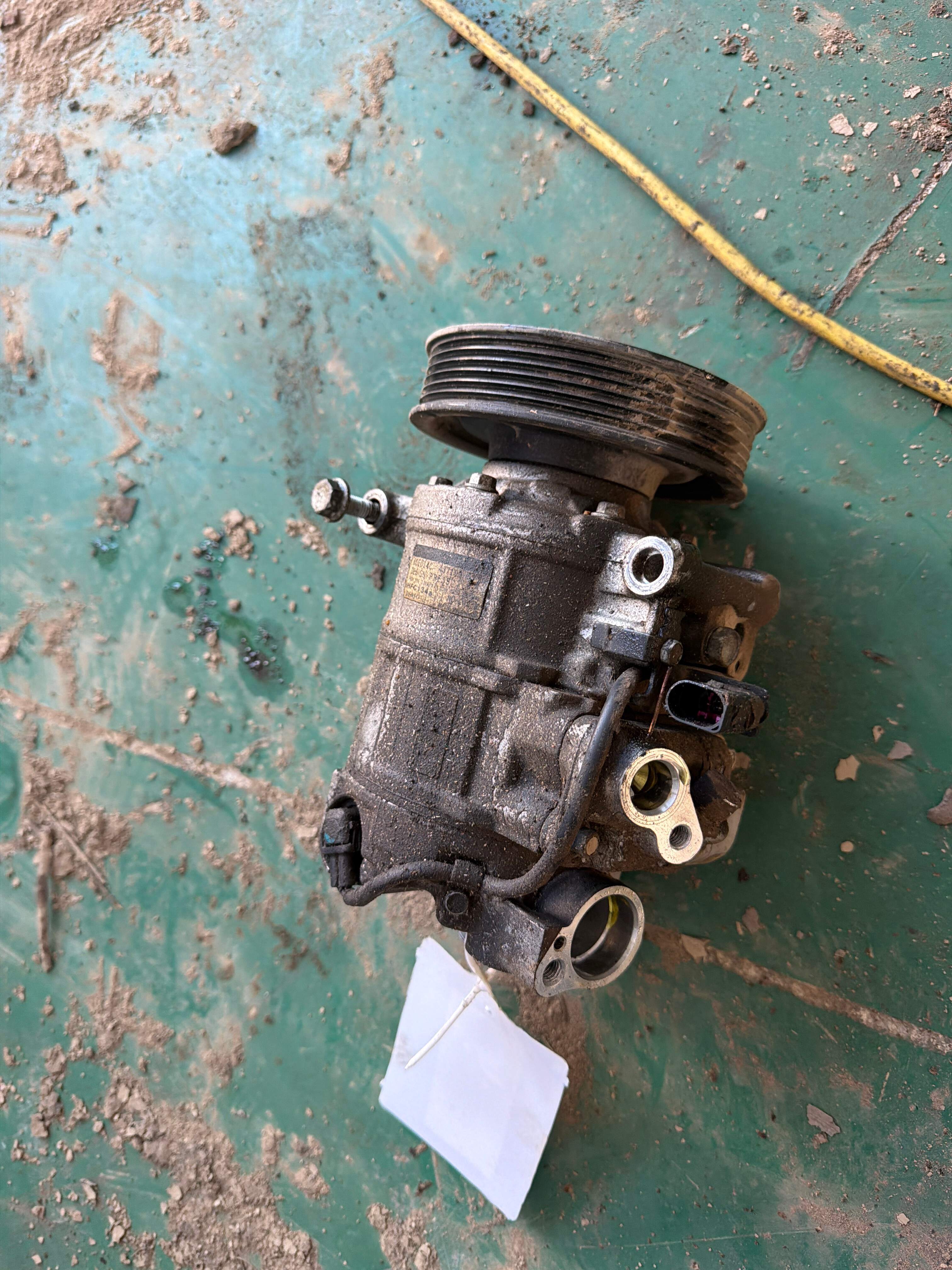 L4F0260805AF A/C Compressor