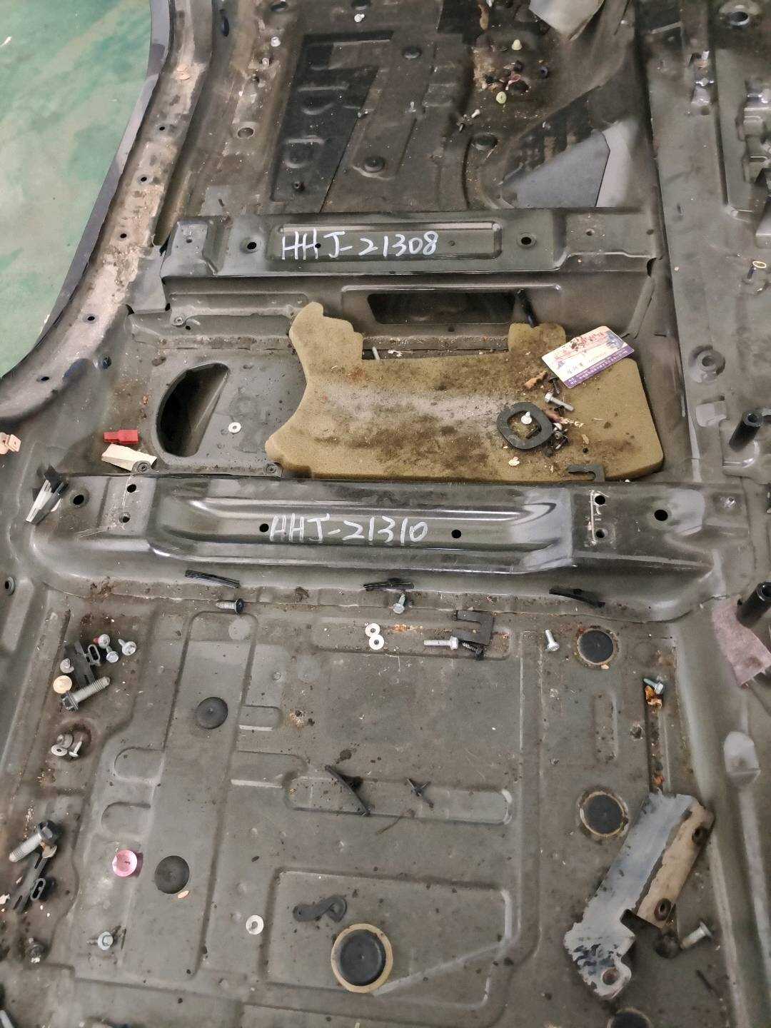 41117205113 Rear Seat Crossmember, Left