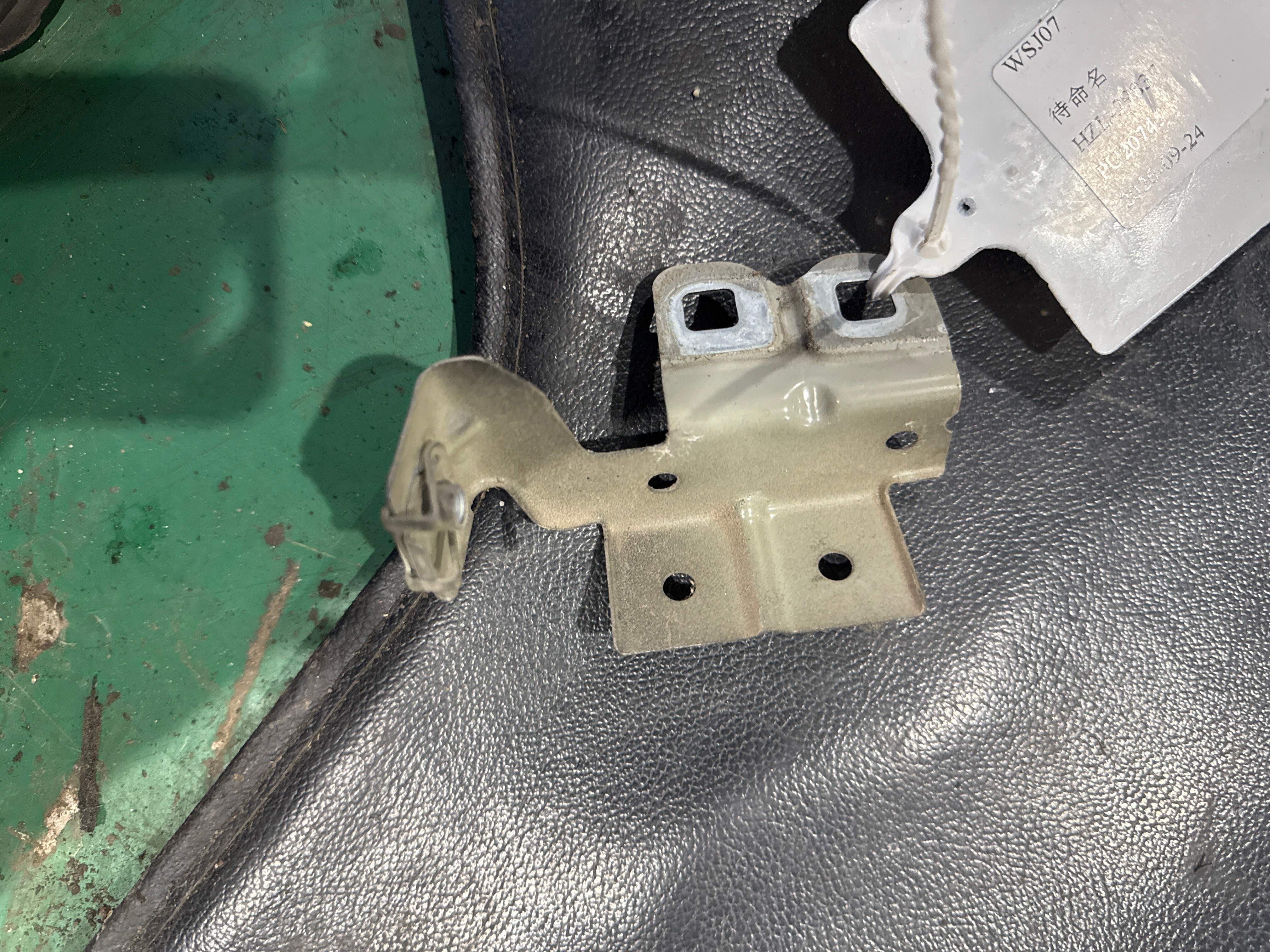 41357230571 Front Fender Bracket (Front Left Middle)