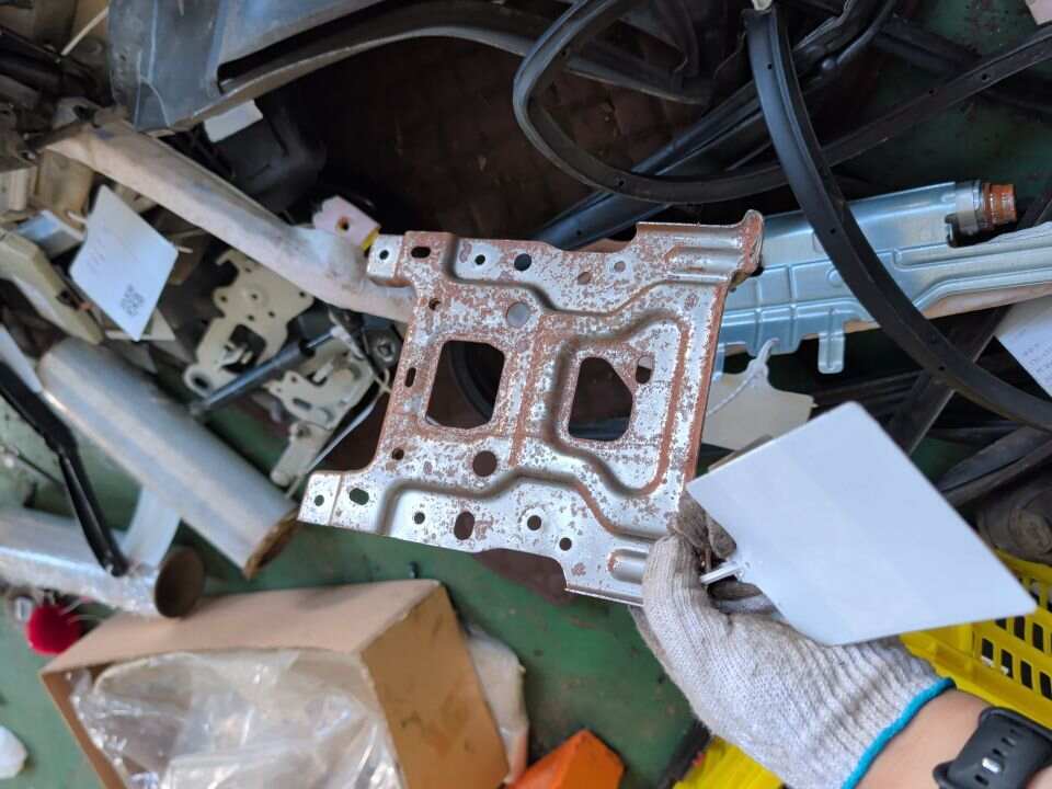 5899548070 扶手箱1号安装支架
