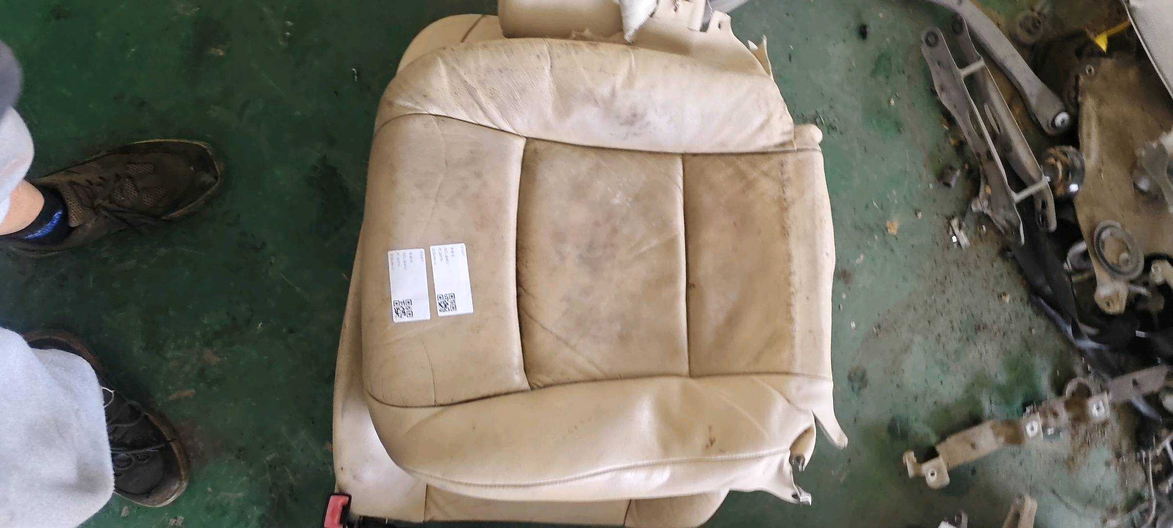 52107230654 副驾驶员座椅底座面罩