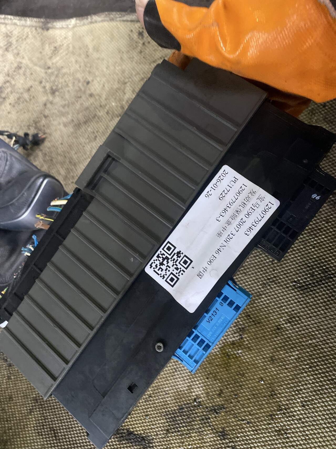 12907793463 发动机保险盒中座