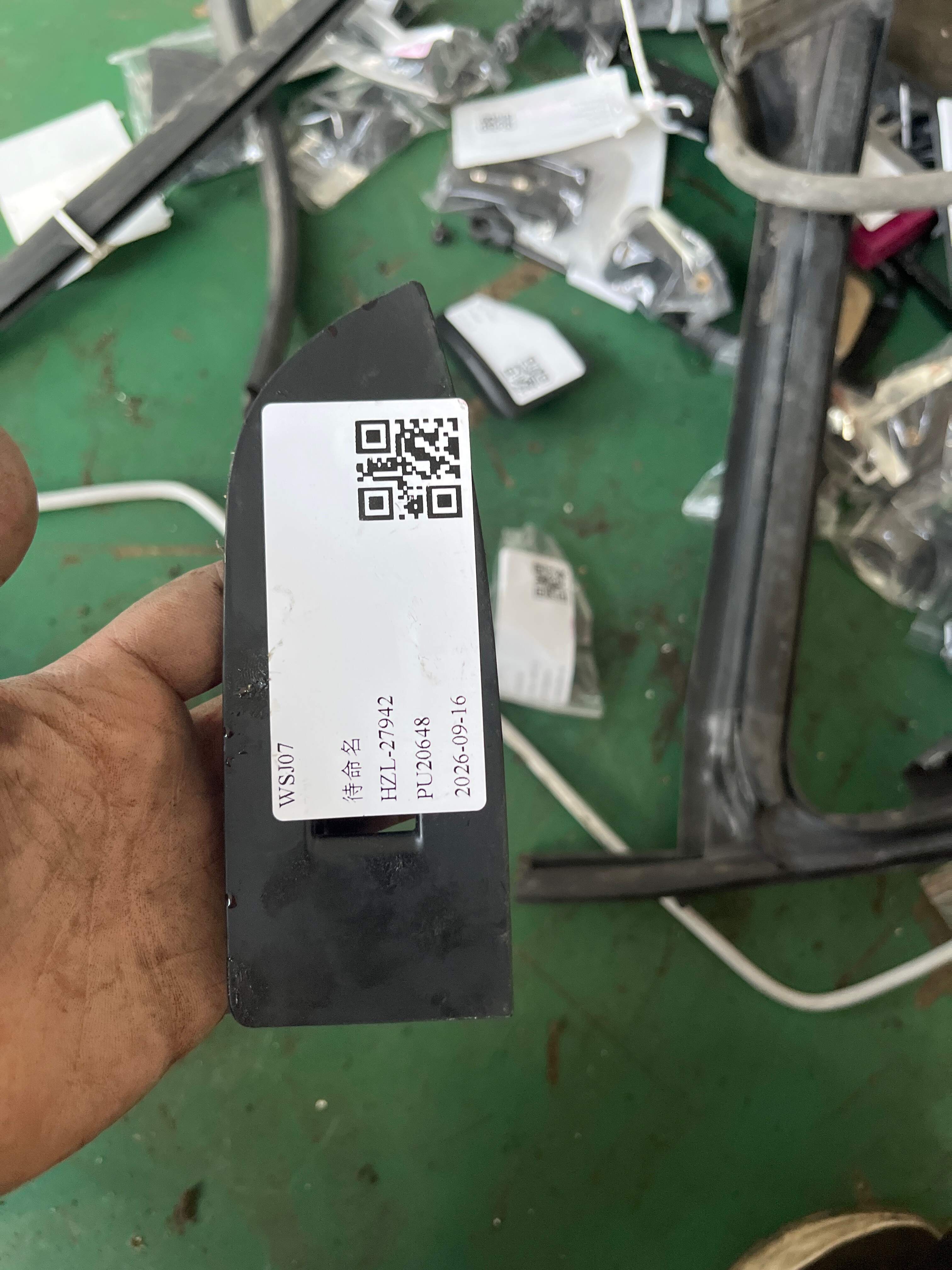 3C8867376A 后门玻璃升降开关装饰板(右)
