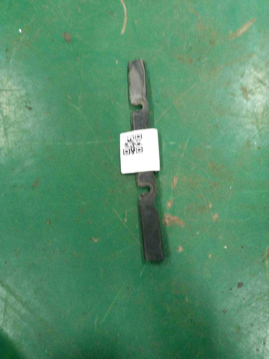 8E0833348 支撑轨
