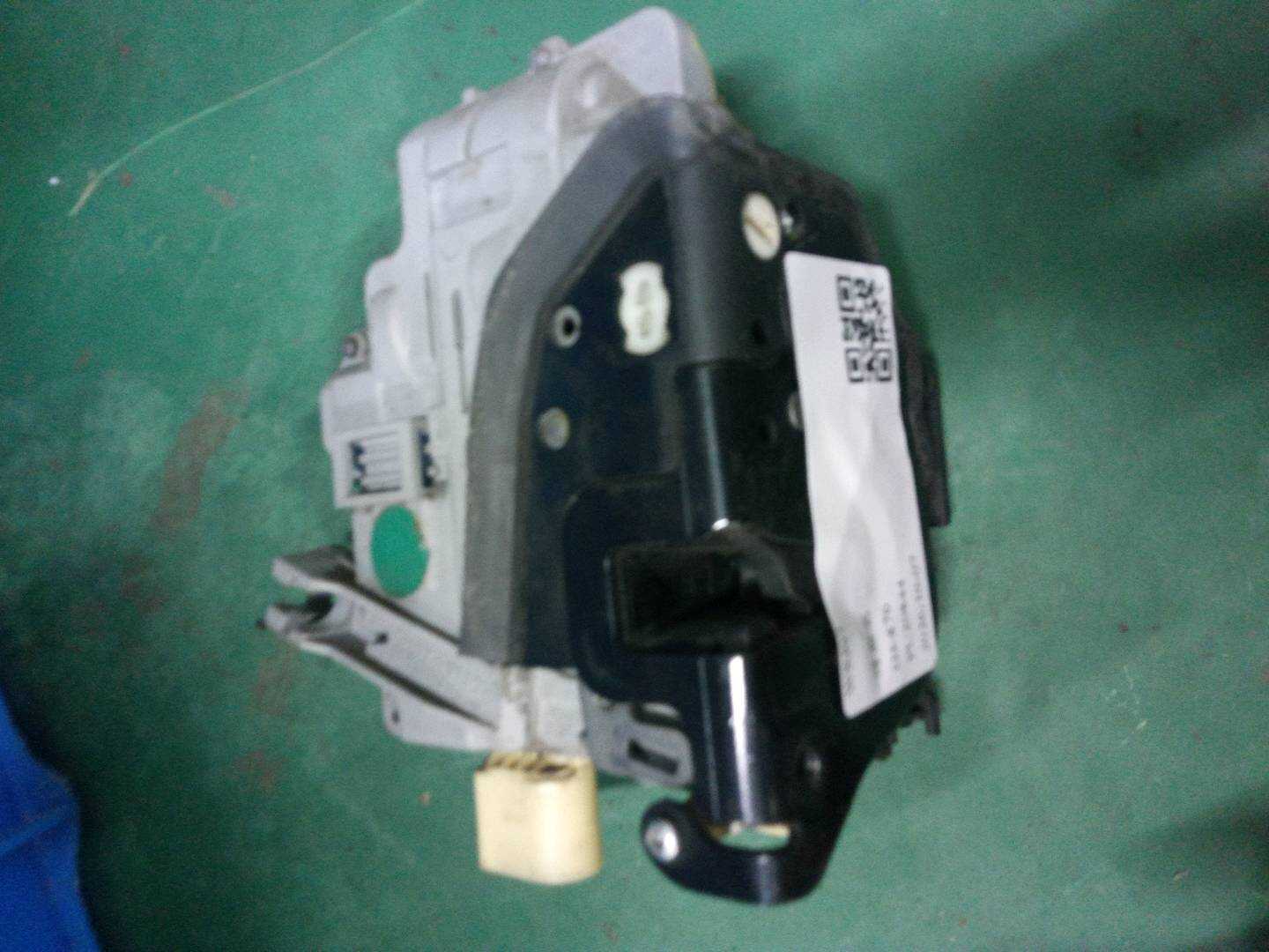 3C1837016B 前门锁总成(右)