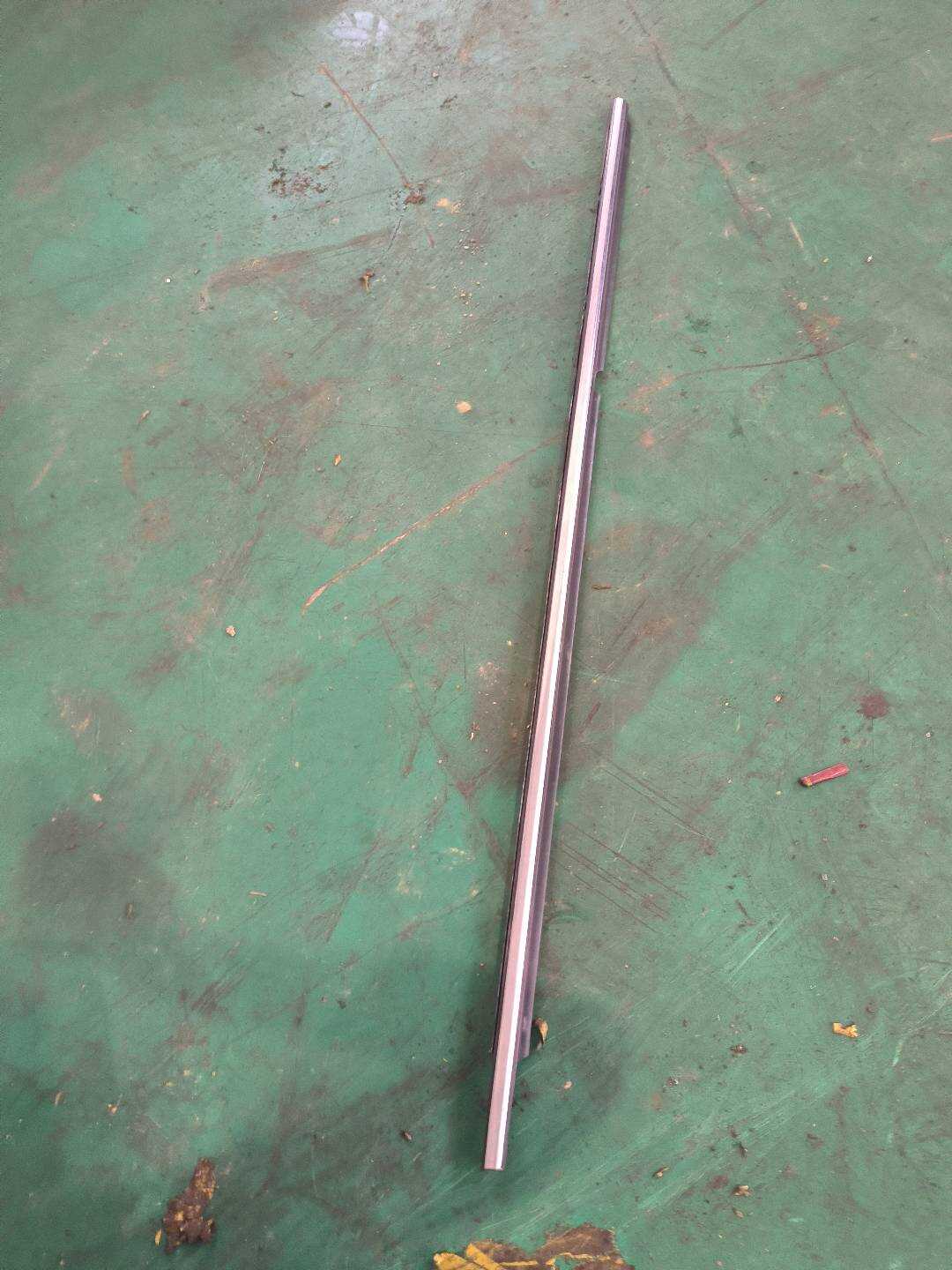 7573006080 后门玻璃压条（右外）