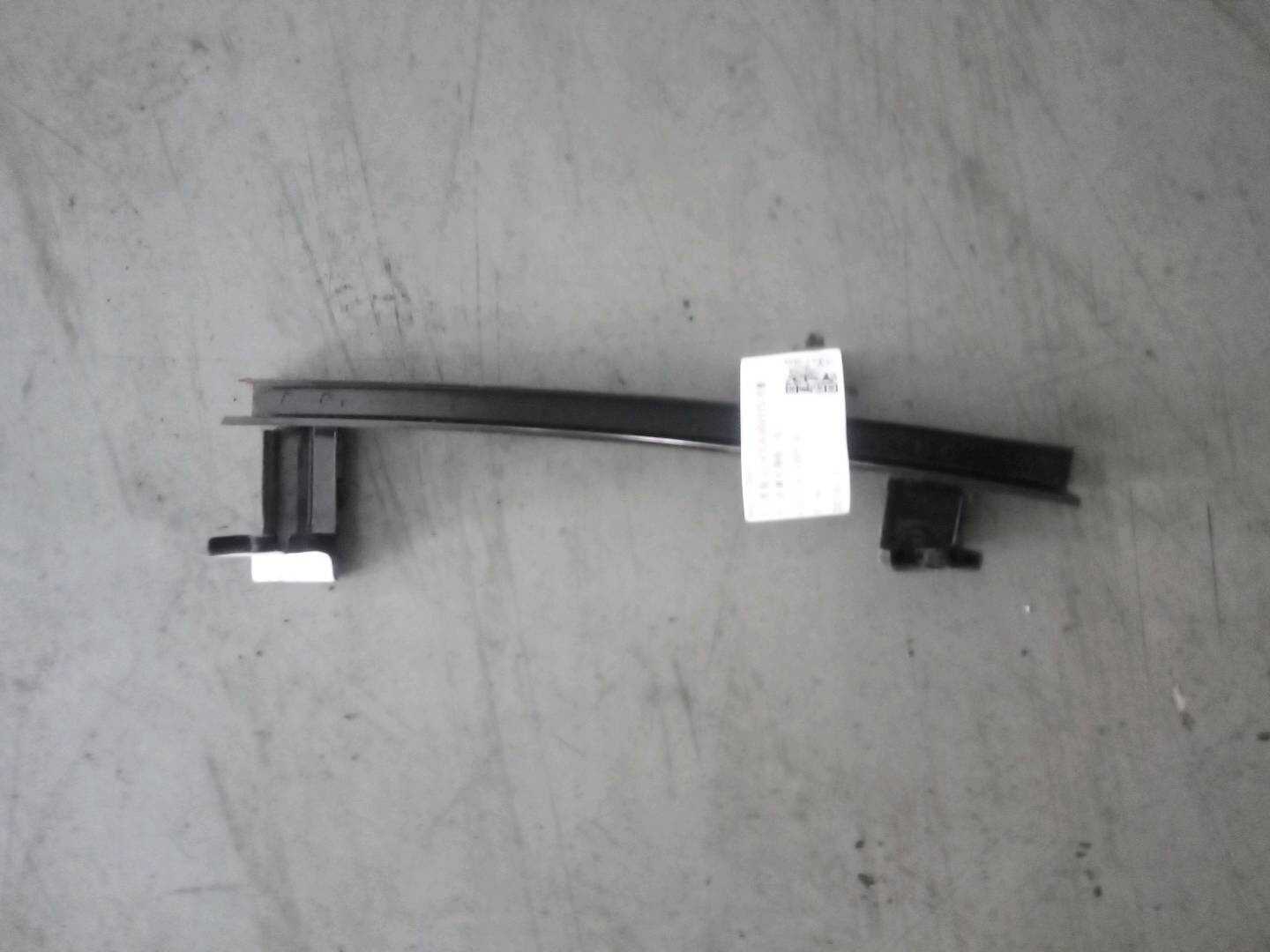 8890056264 前门玻璃前导轨（右）