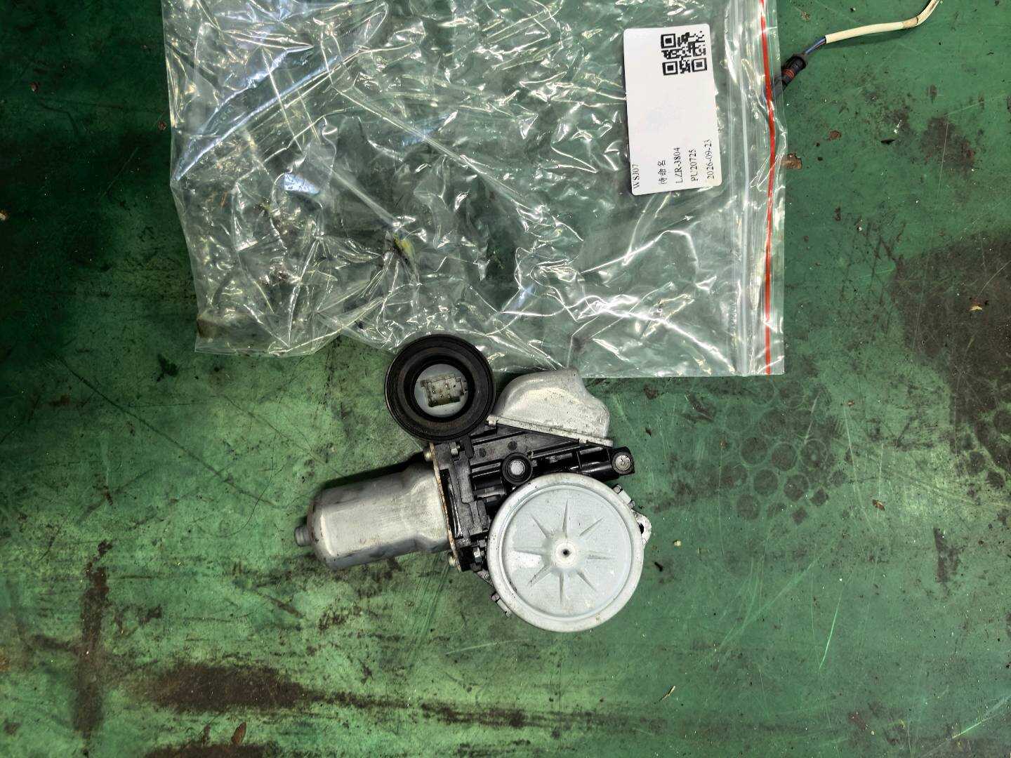 8572075060 前门玻璃升降电机(左)