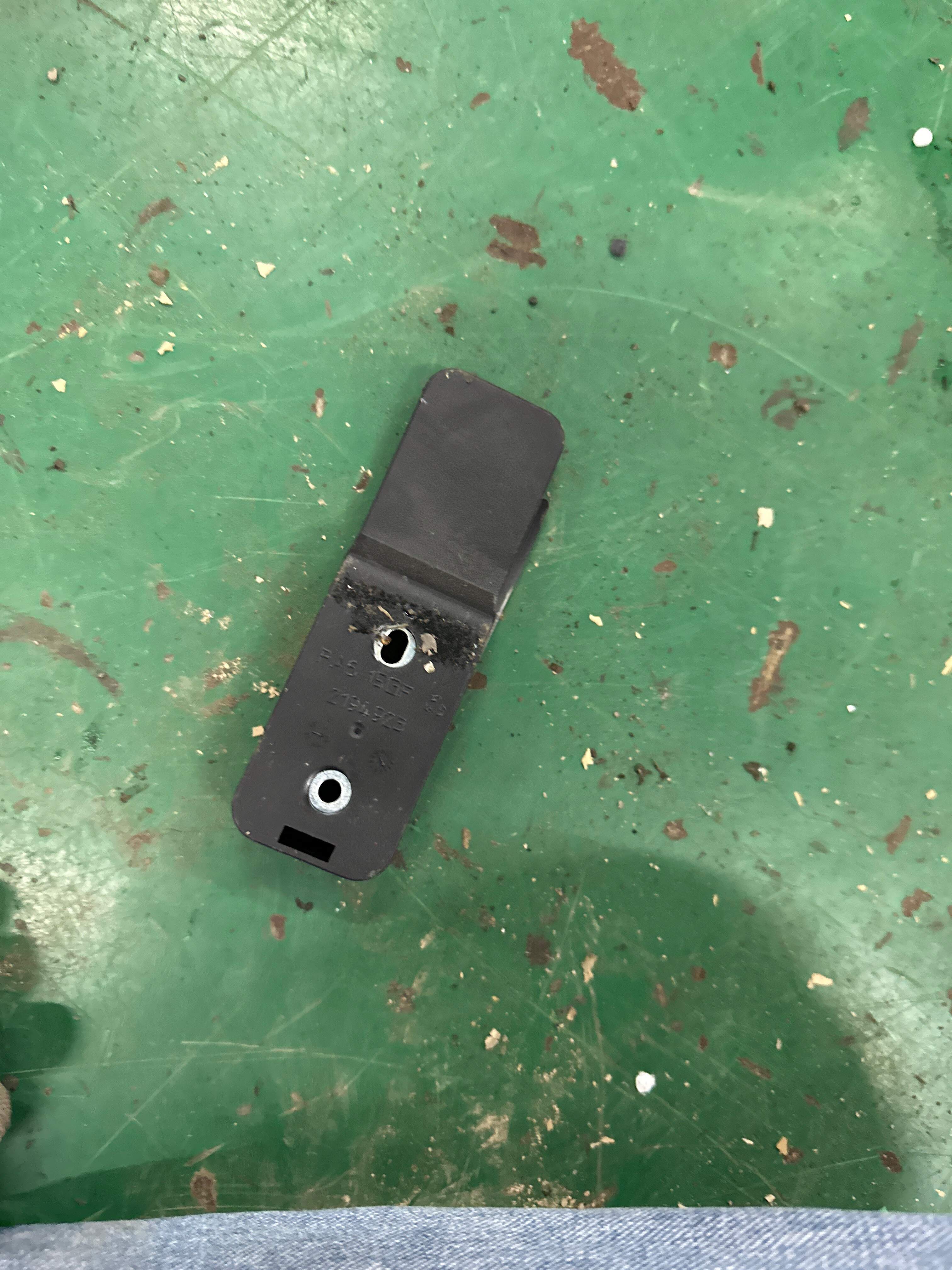 LR027184 Bracket