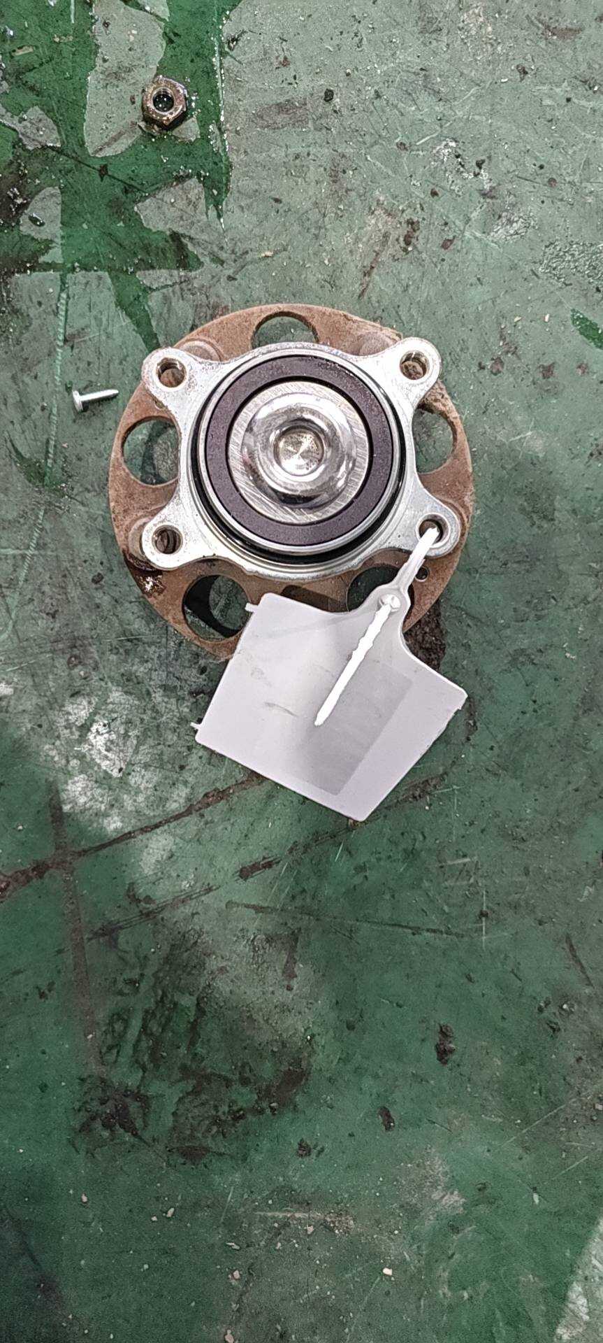 42200TR0A01 后轮轴头连轴承(右)