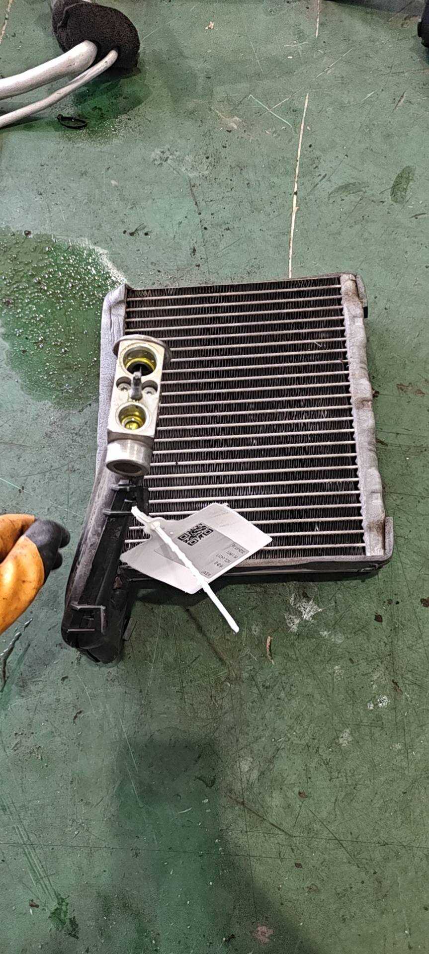 LR070870 Evaporator Core
