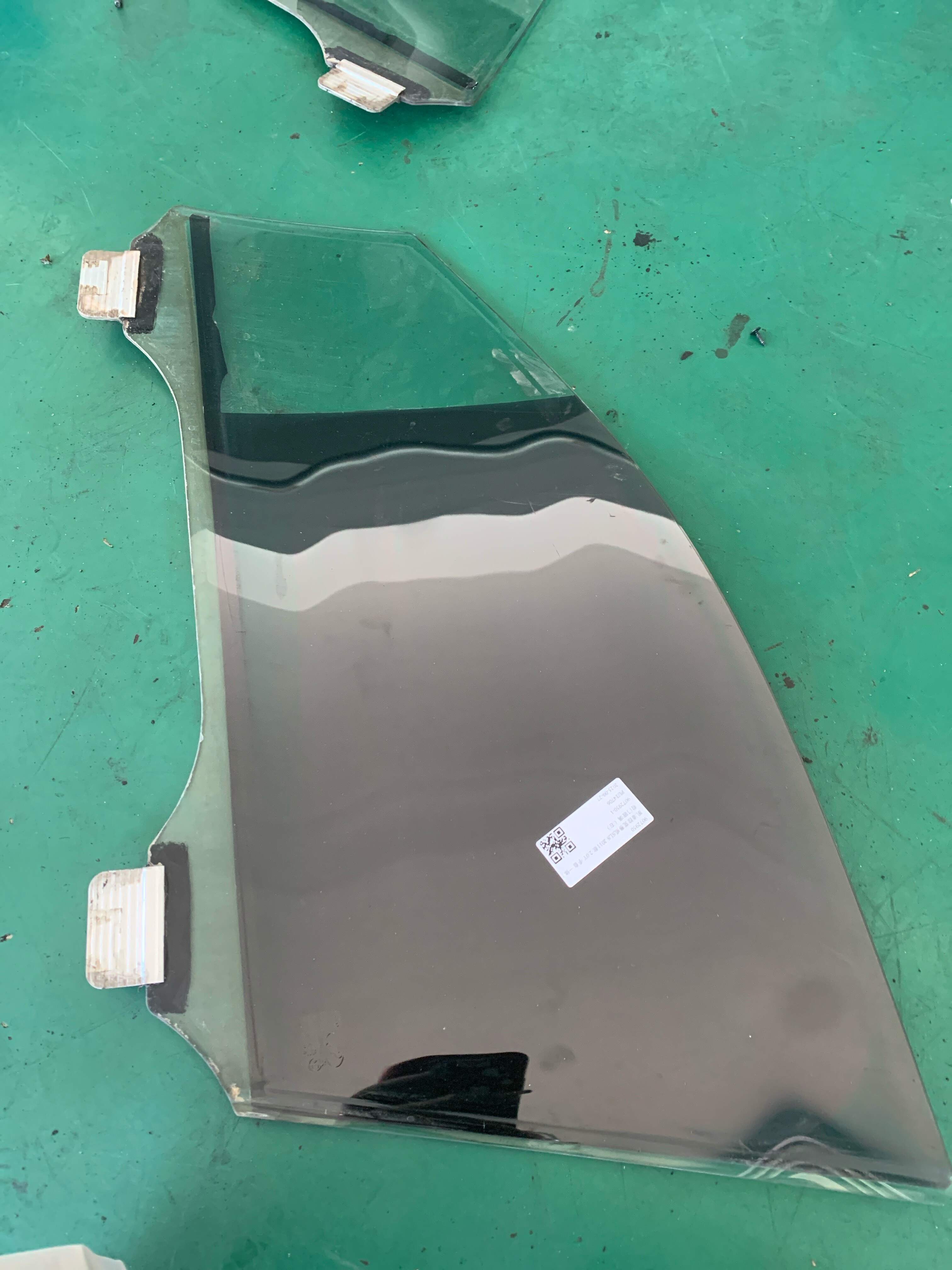 9072950 Front Door Glass, Right