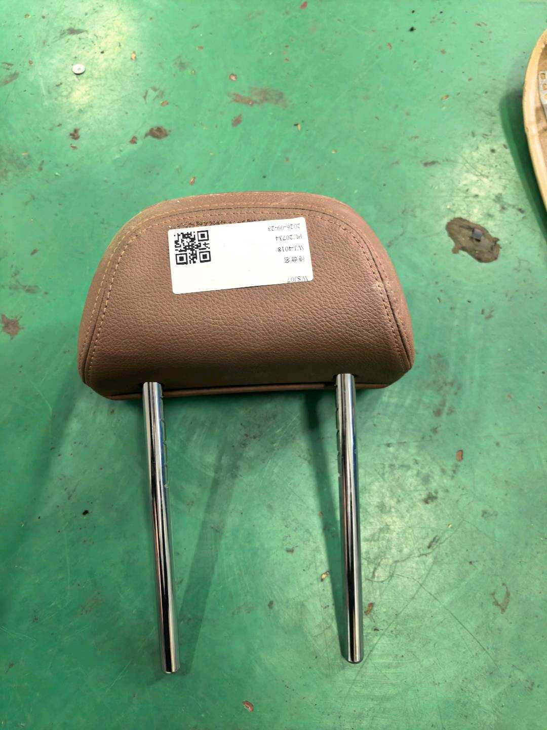 52207480303 后座椅头枕(左)
