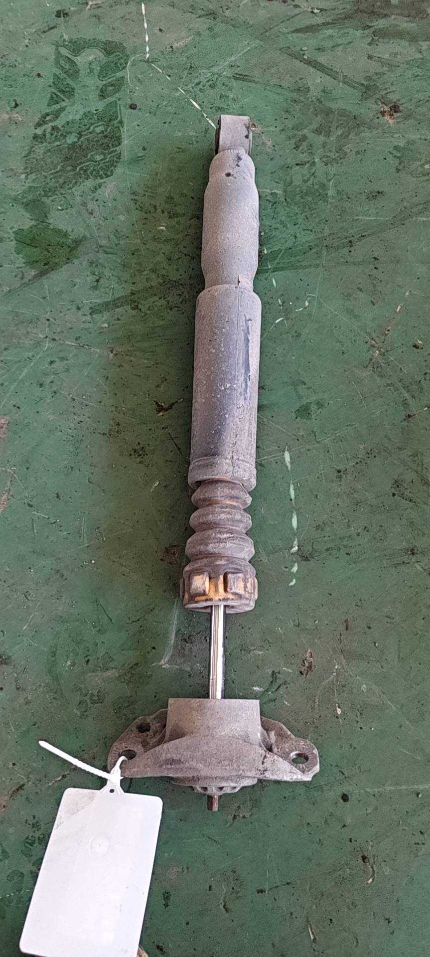 7N0513049L 后减震器芯（右）