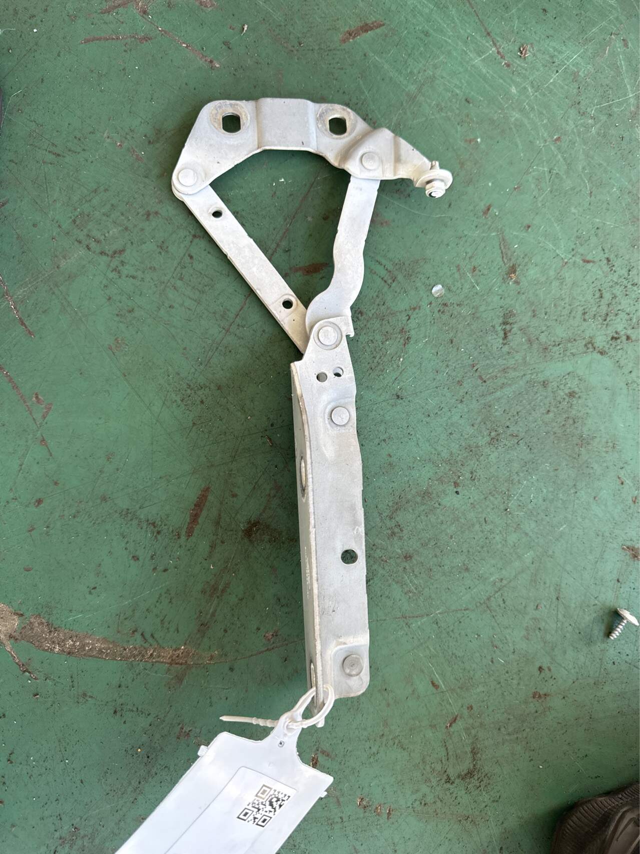 LR001562 Front Hood Hinge, Right
