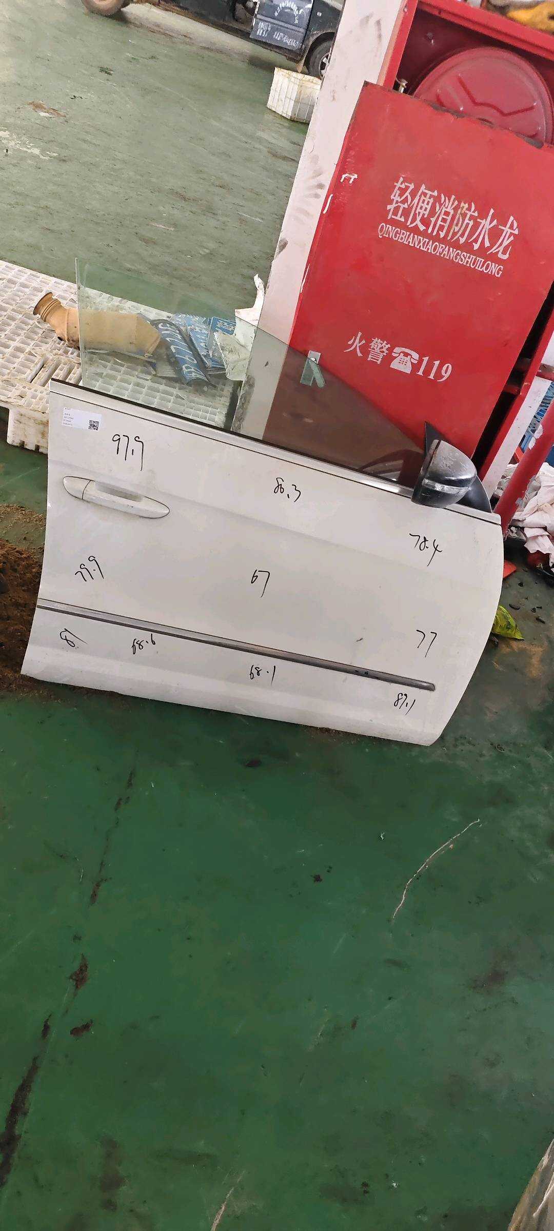 L3C8831056F 前门壳(右)