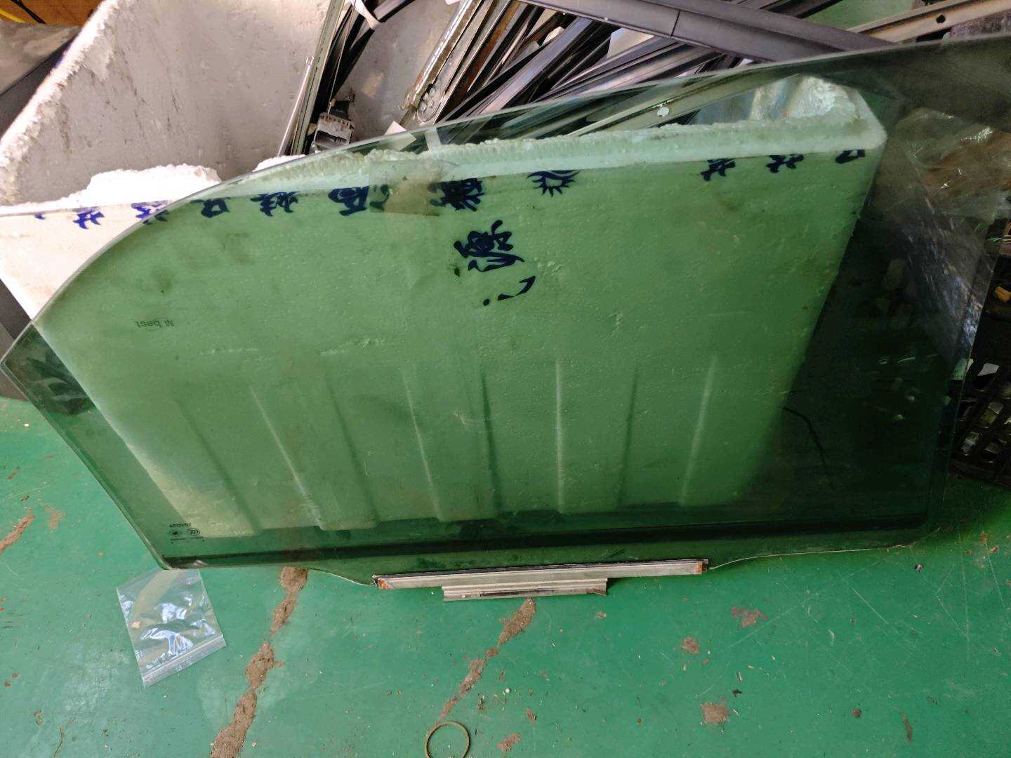 681140N010 Rear Door Glass, Left