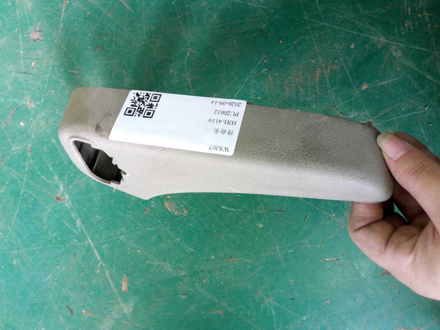 A63695916788J06 后排安全带导向胶盖（左）