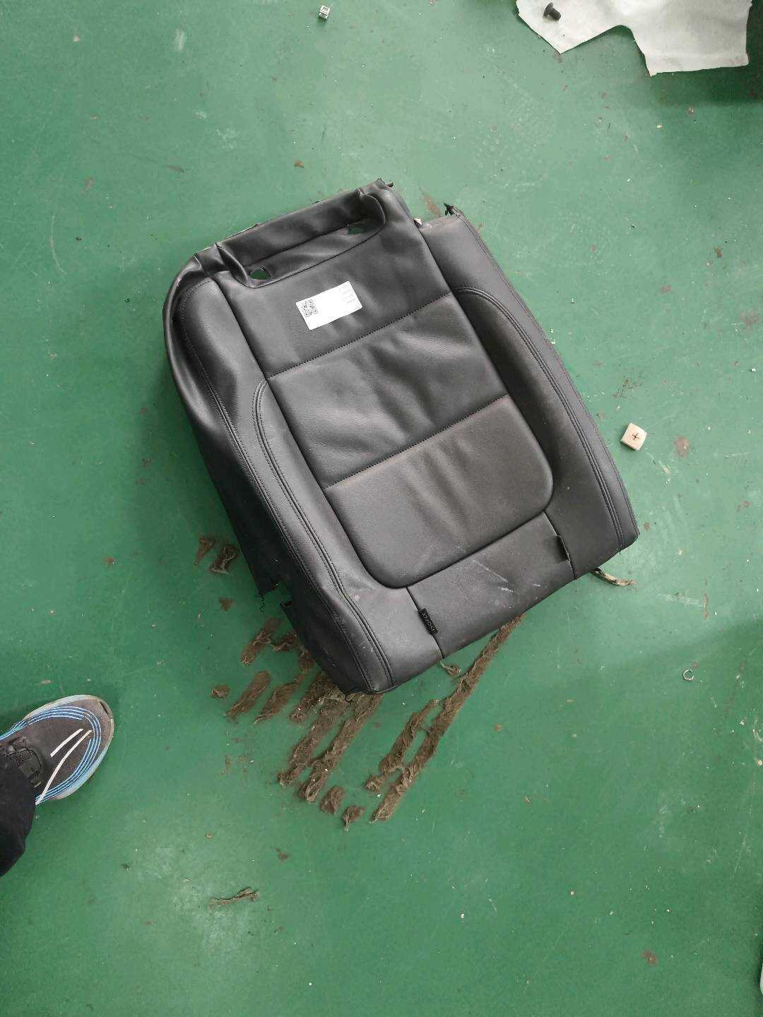 7N0885775G 后座椅靠背软垫（左）