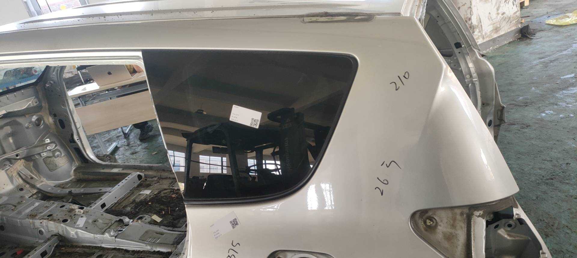 627200R030 Rear Quarter Glass, Left