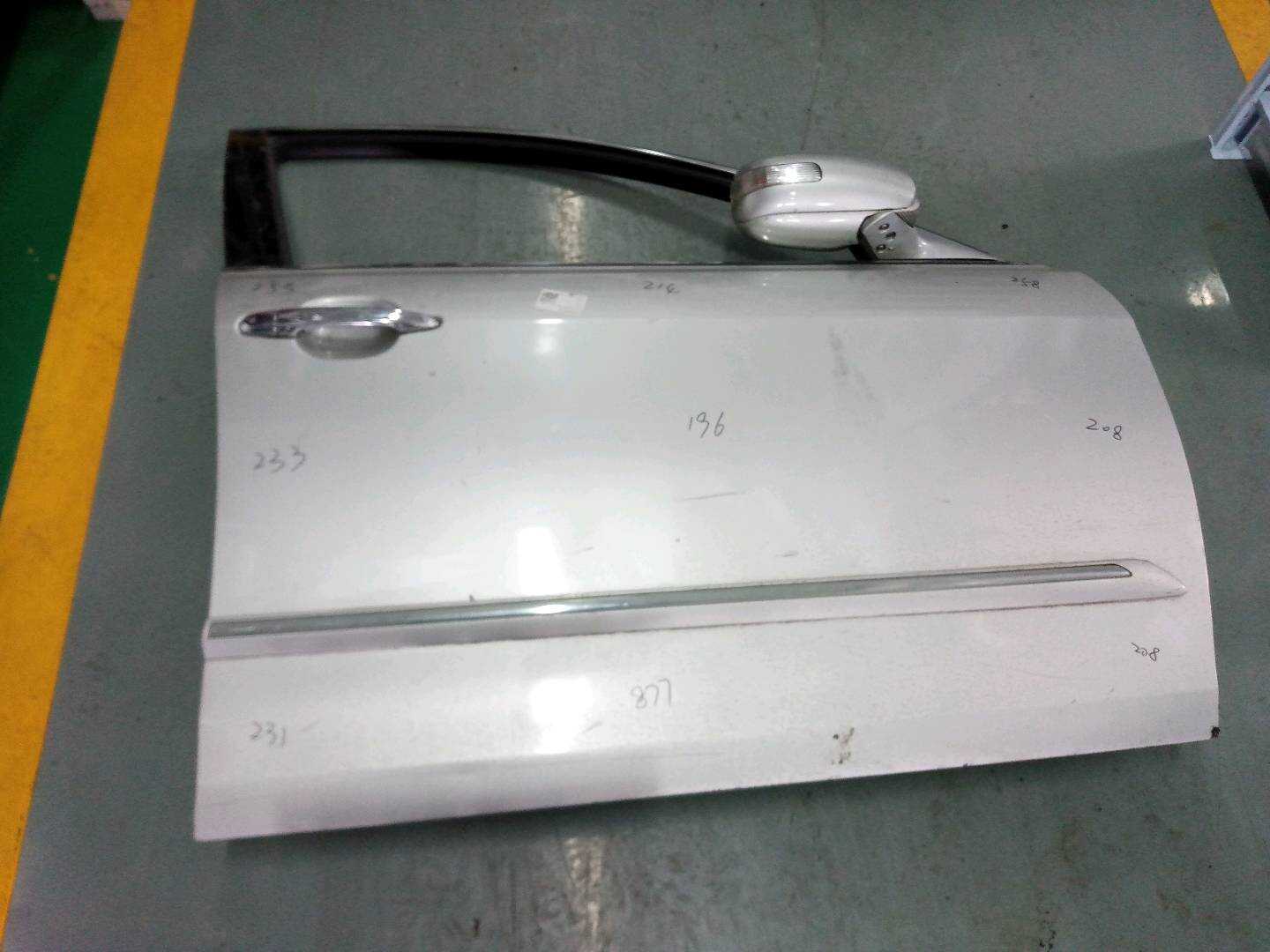 6700106140 前门壳(右)