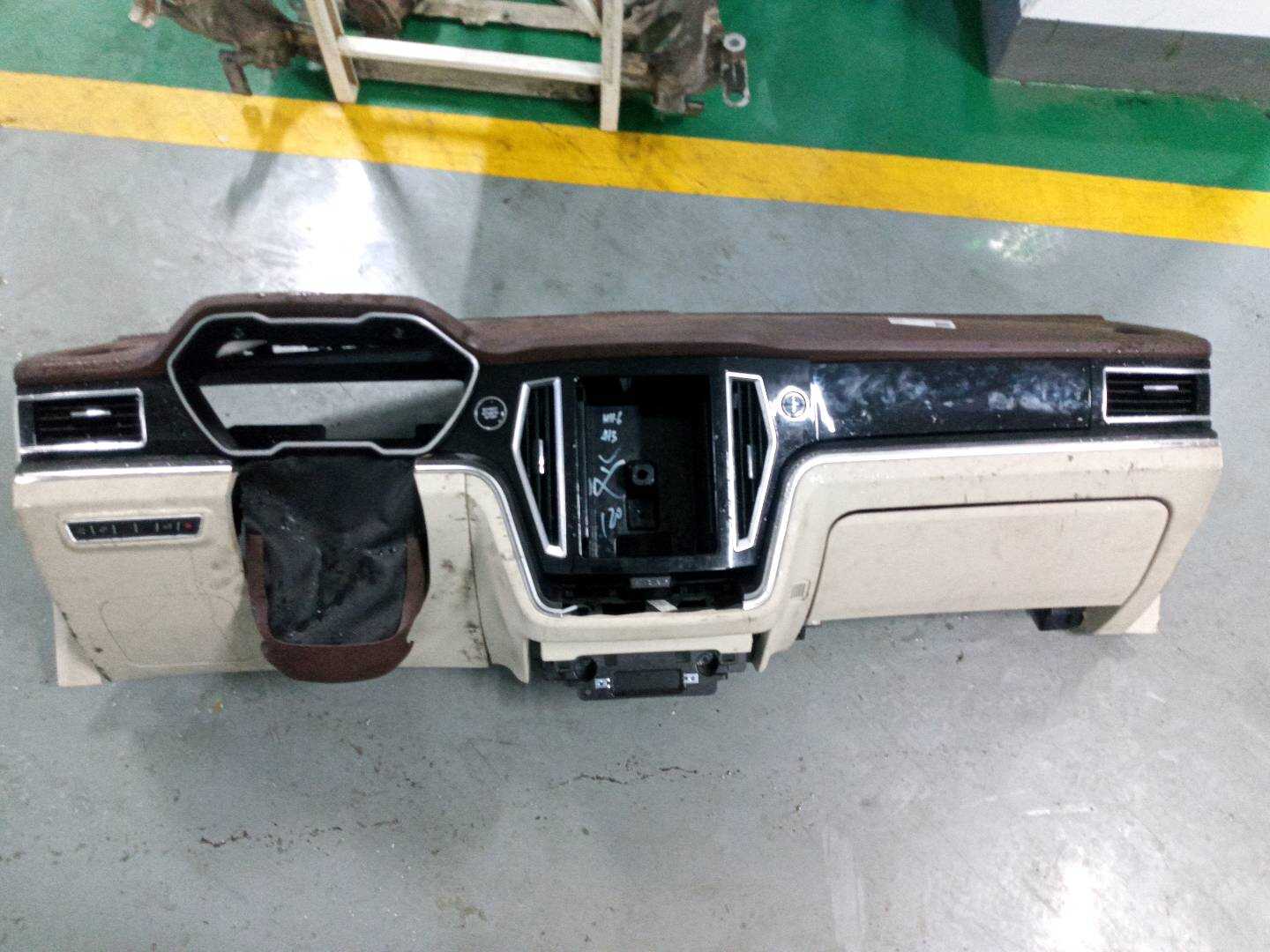 T7005306010001B11B2706H 仪表台壳