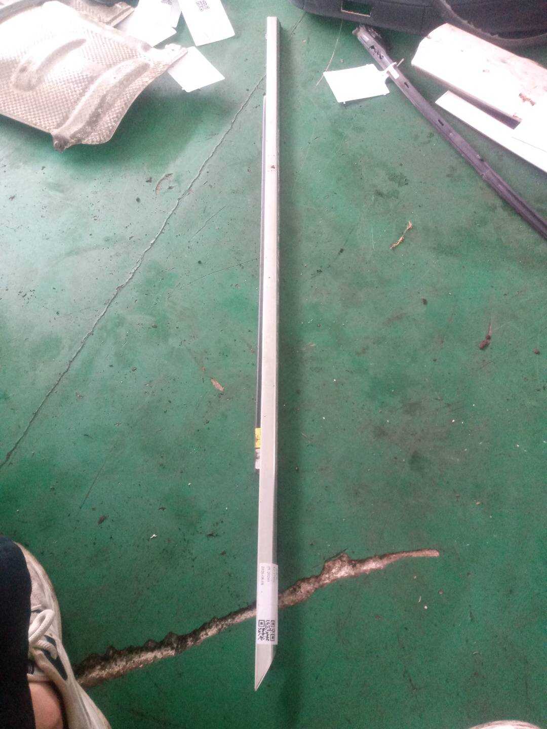 A2187200424 Front Door Window Molding (Right Outer)